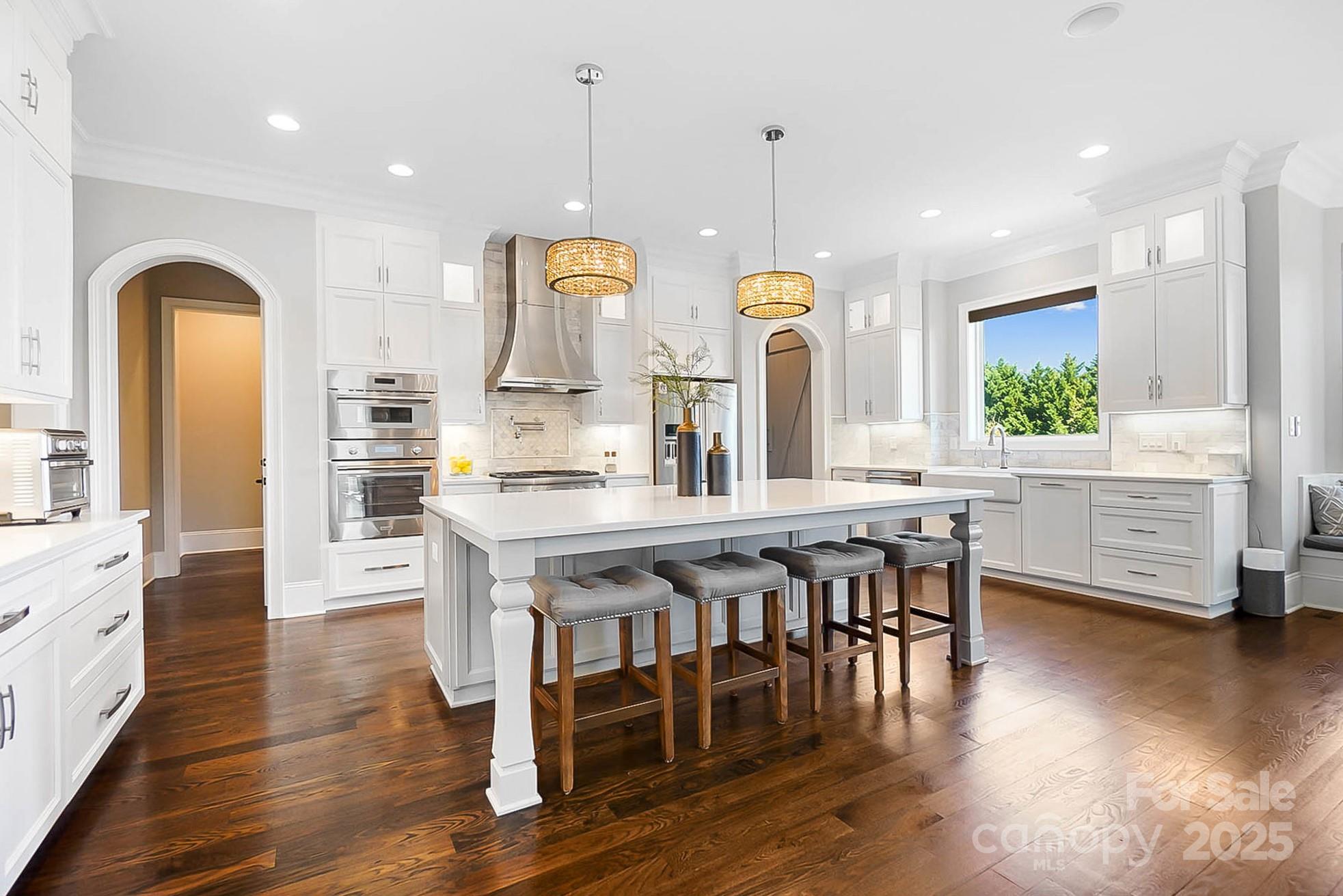 1311 Sunnys Halo Lane