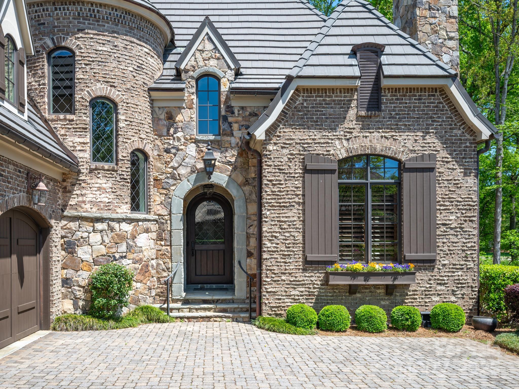 207 Belle Meade Court