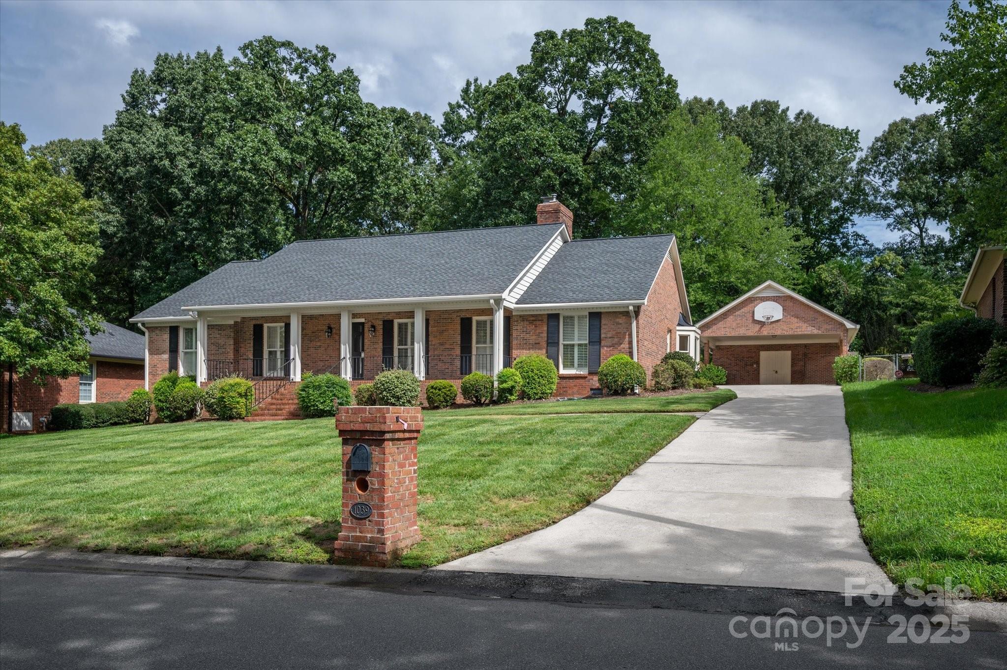 1039 Shadowbrook Lane