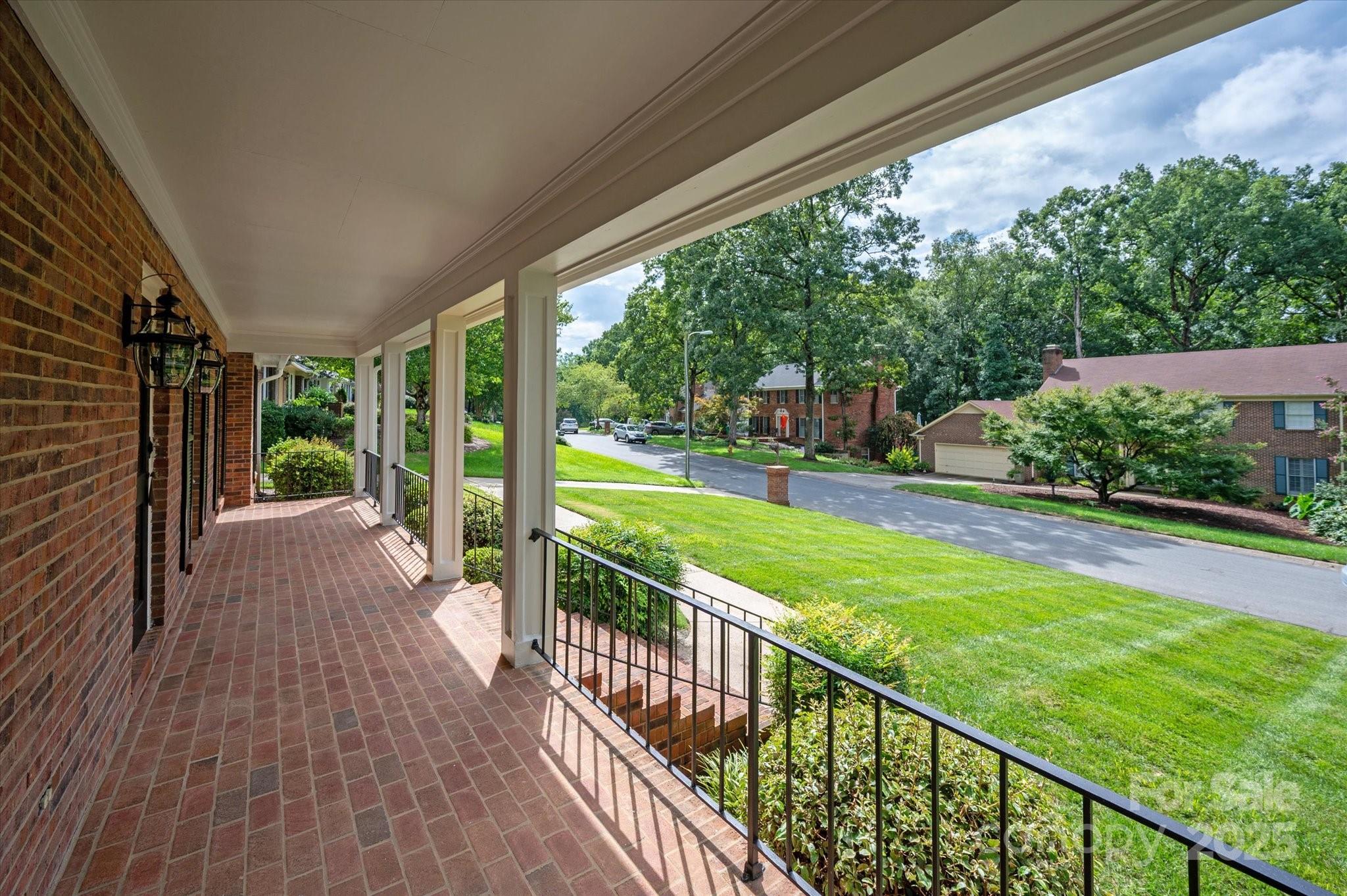 1039 Shadowbrook Lane