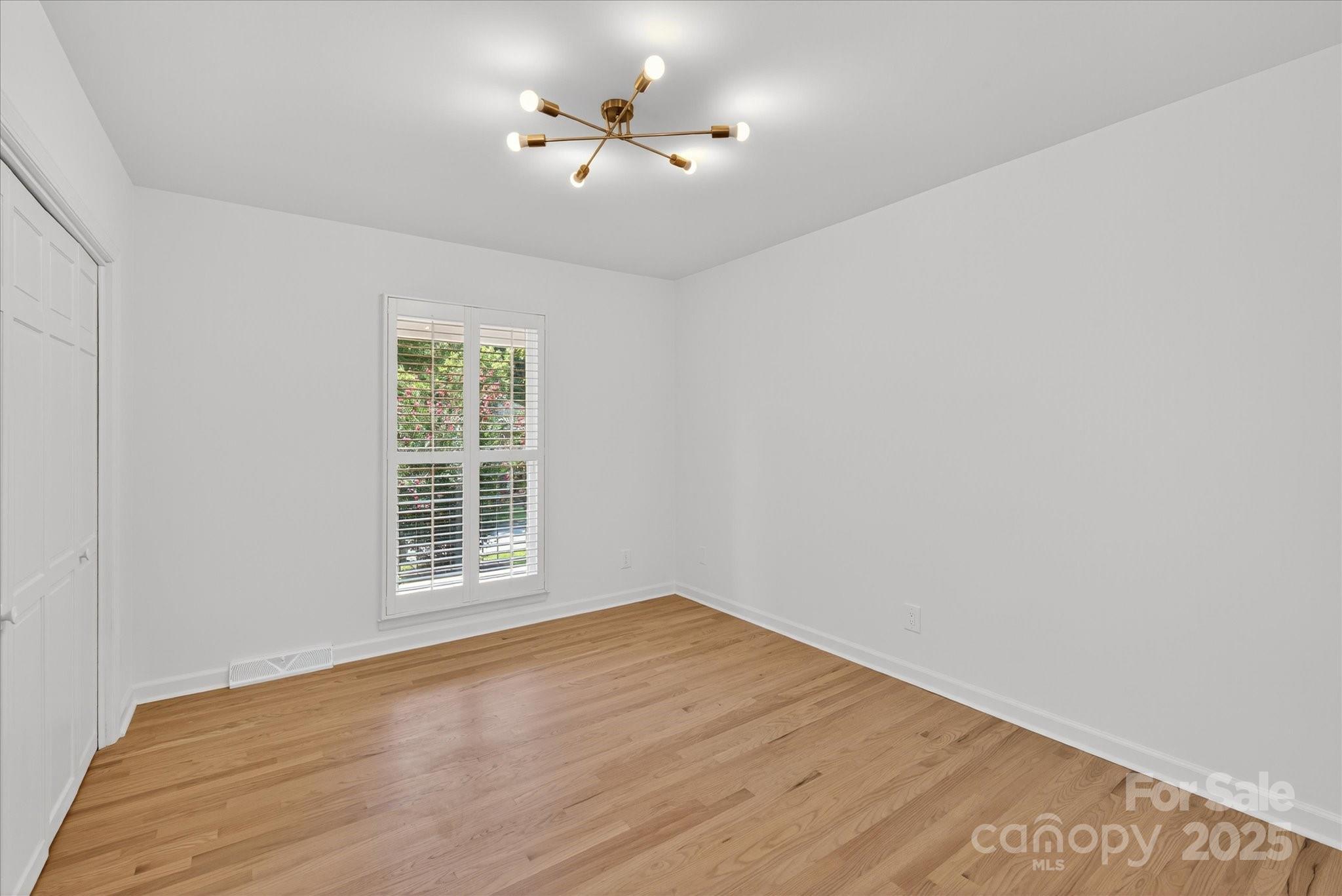 1039 Shadowbrook Lane