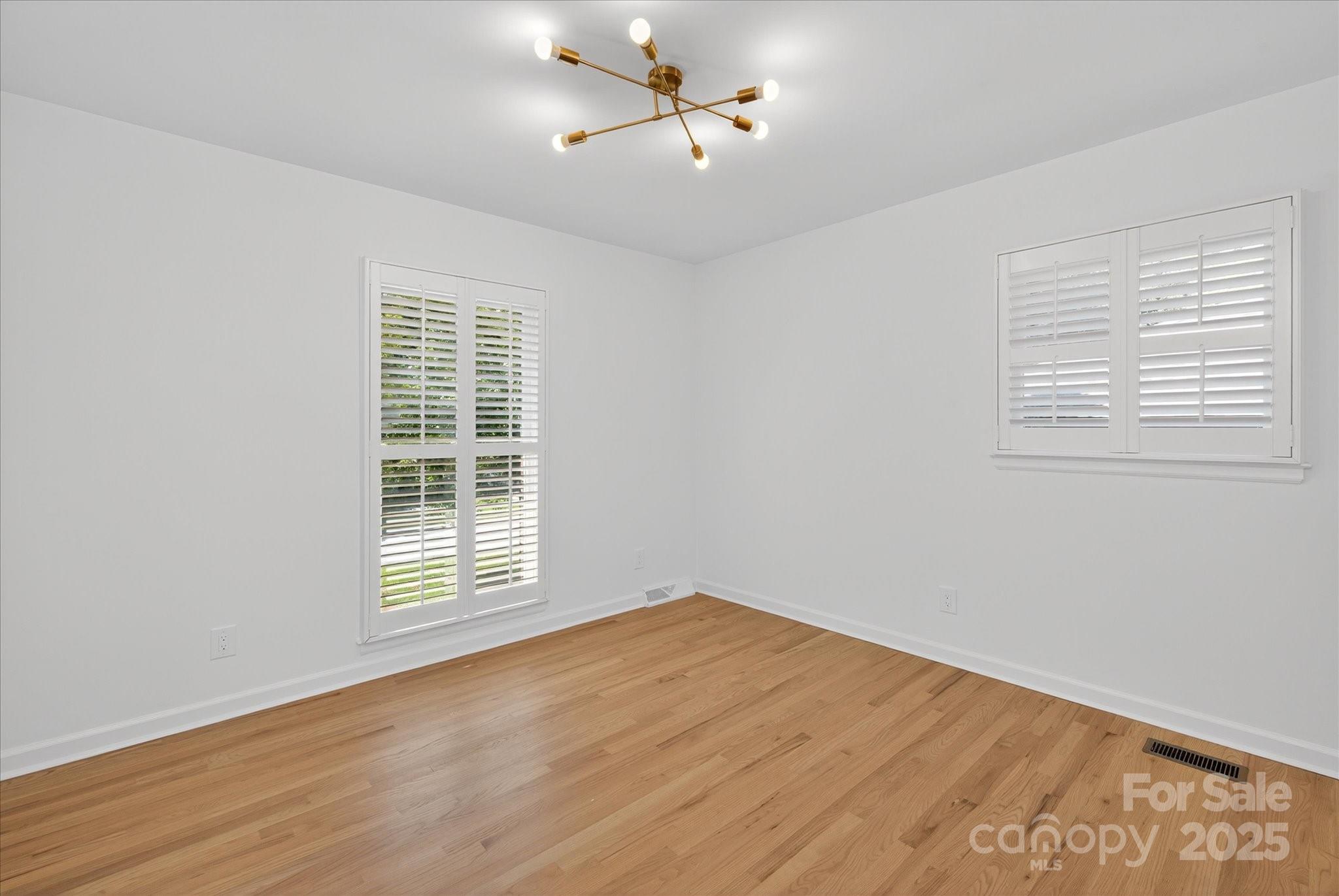 1039 Shadowbrook Lane