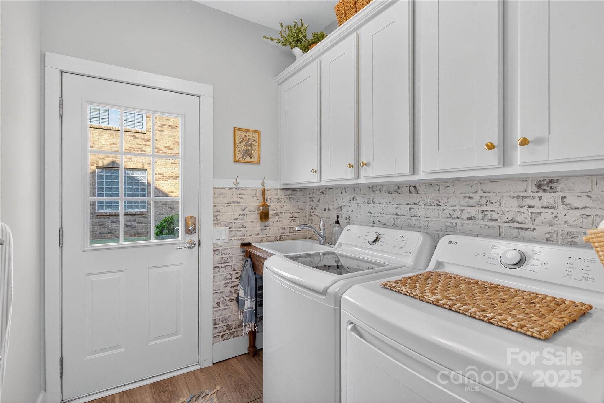 9911 Silverling Drive