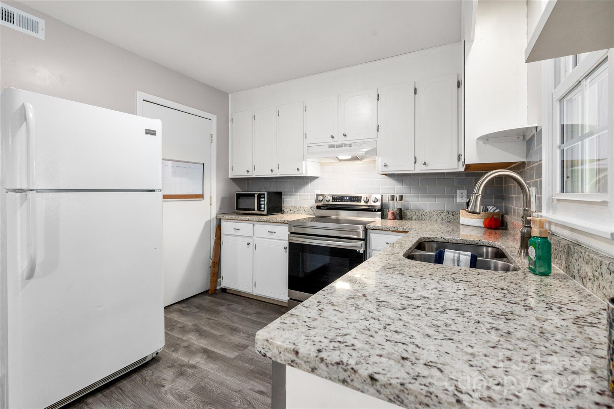 1422 Delane Avenue Unit: 9