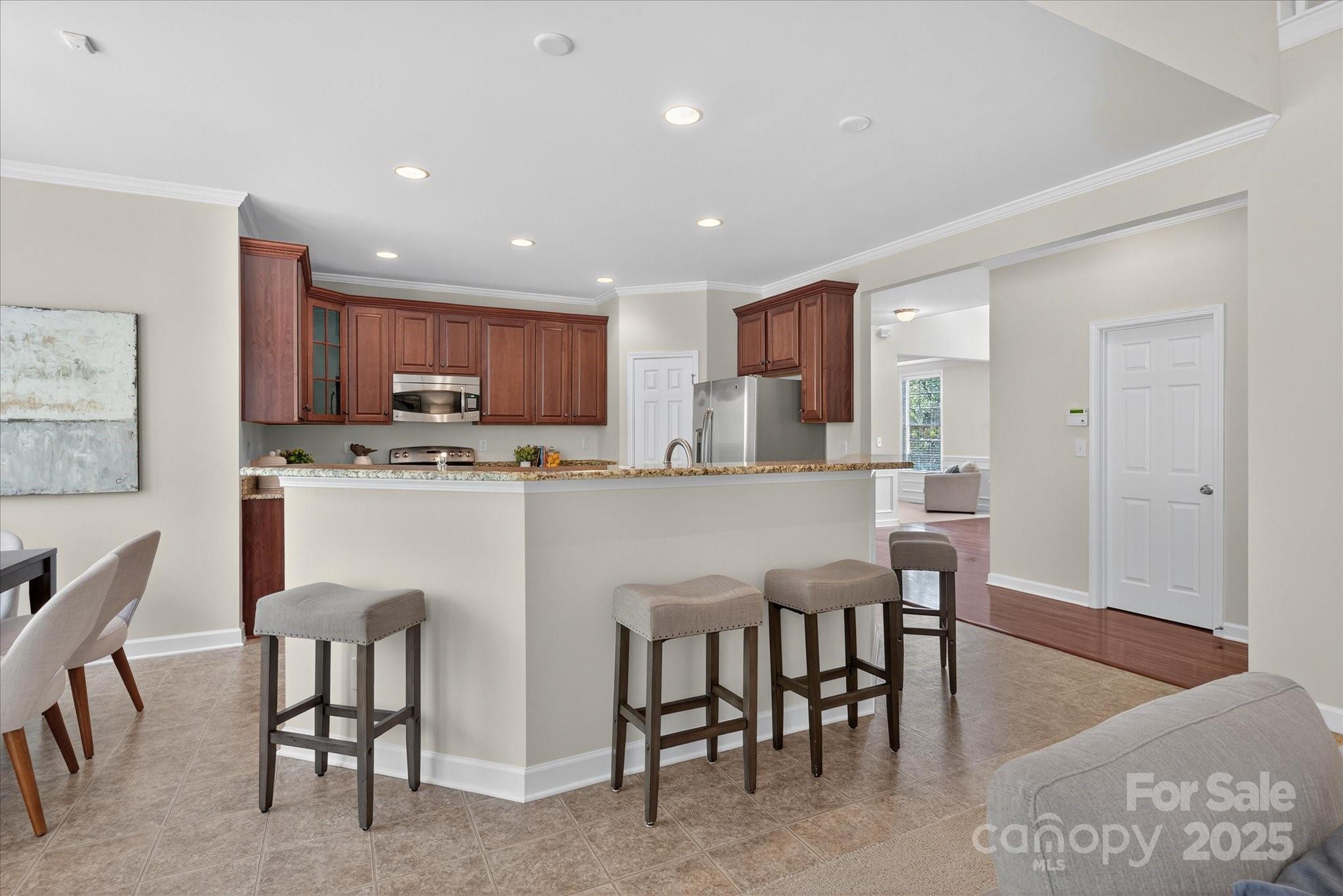 945 Vogel Way