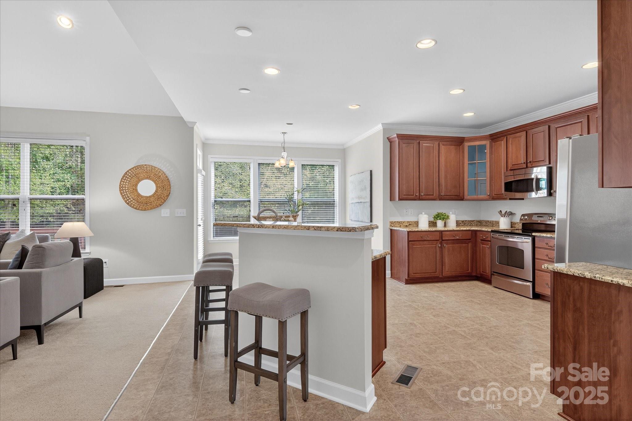 945 Vogel Way