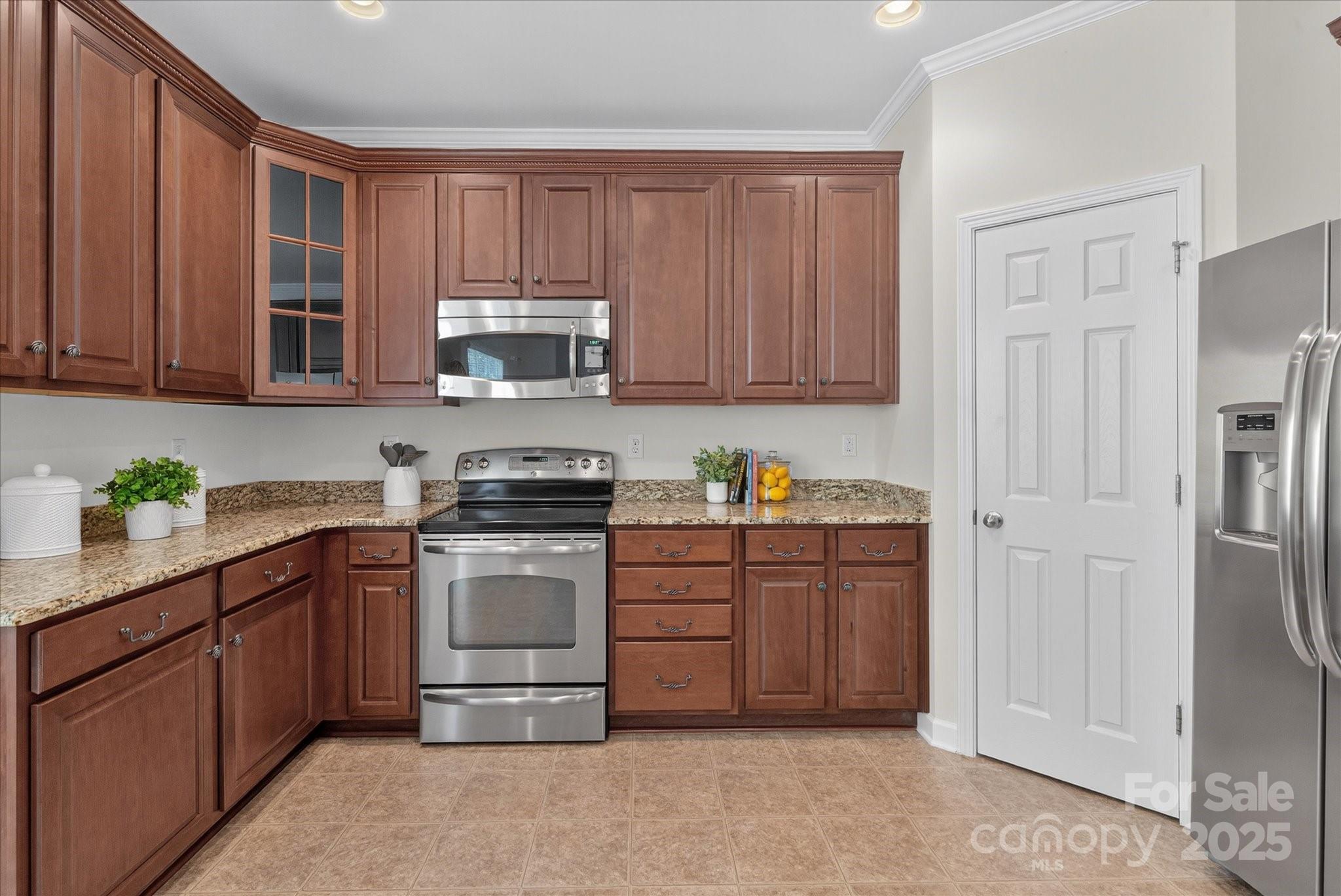 945 Vogel Way