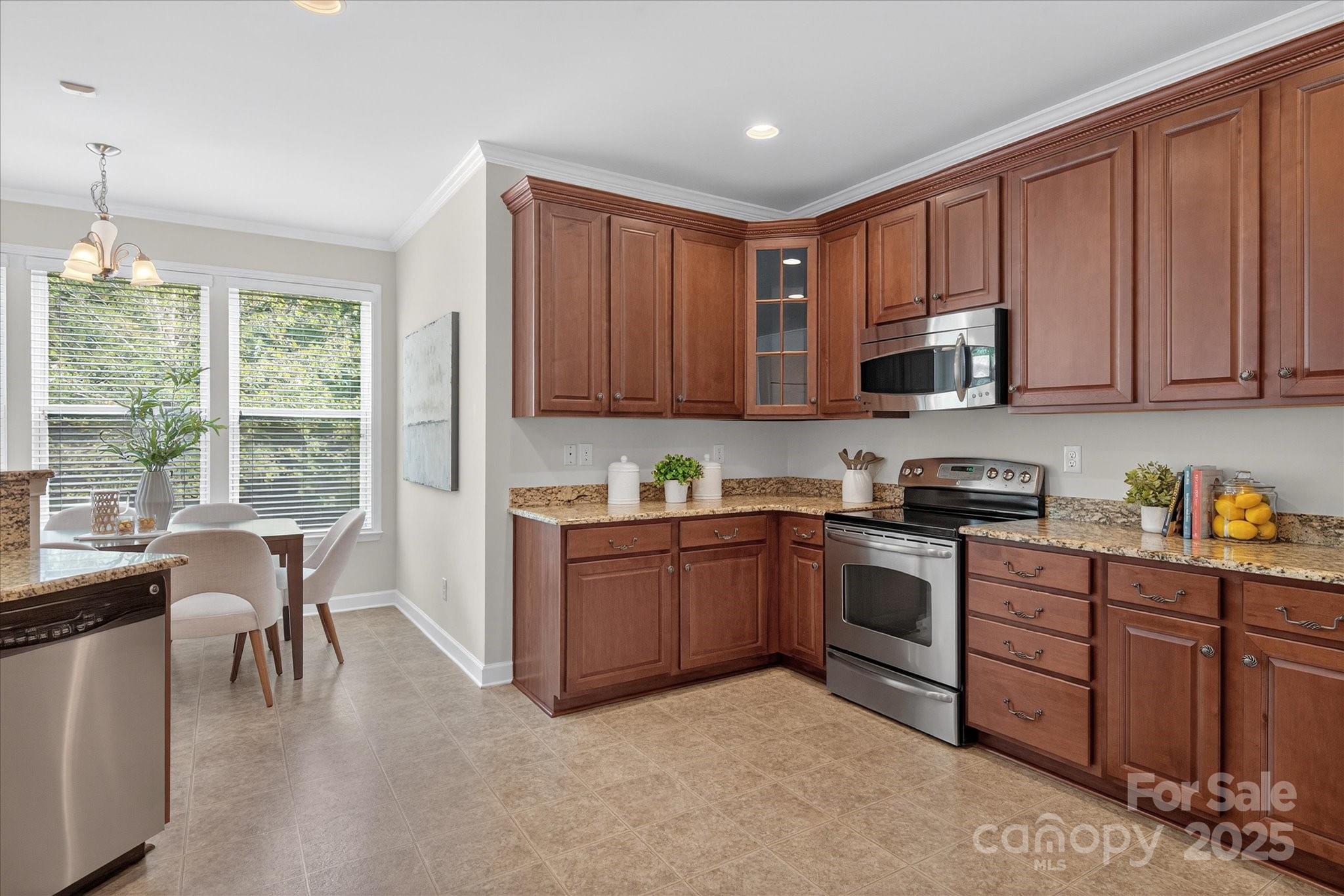 945 Vogel Way