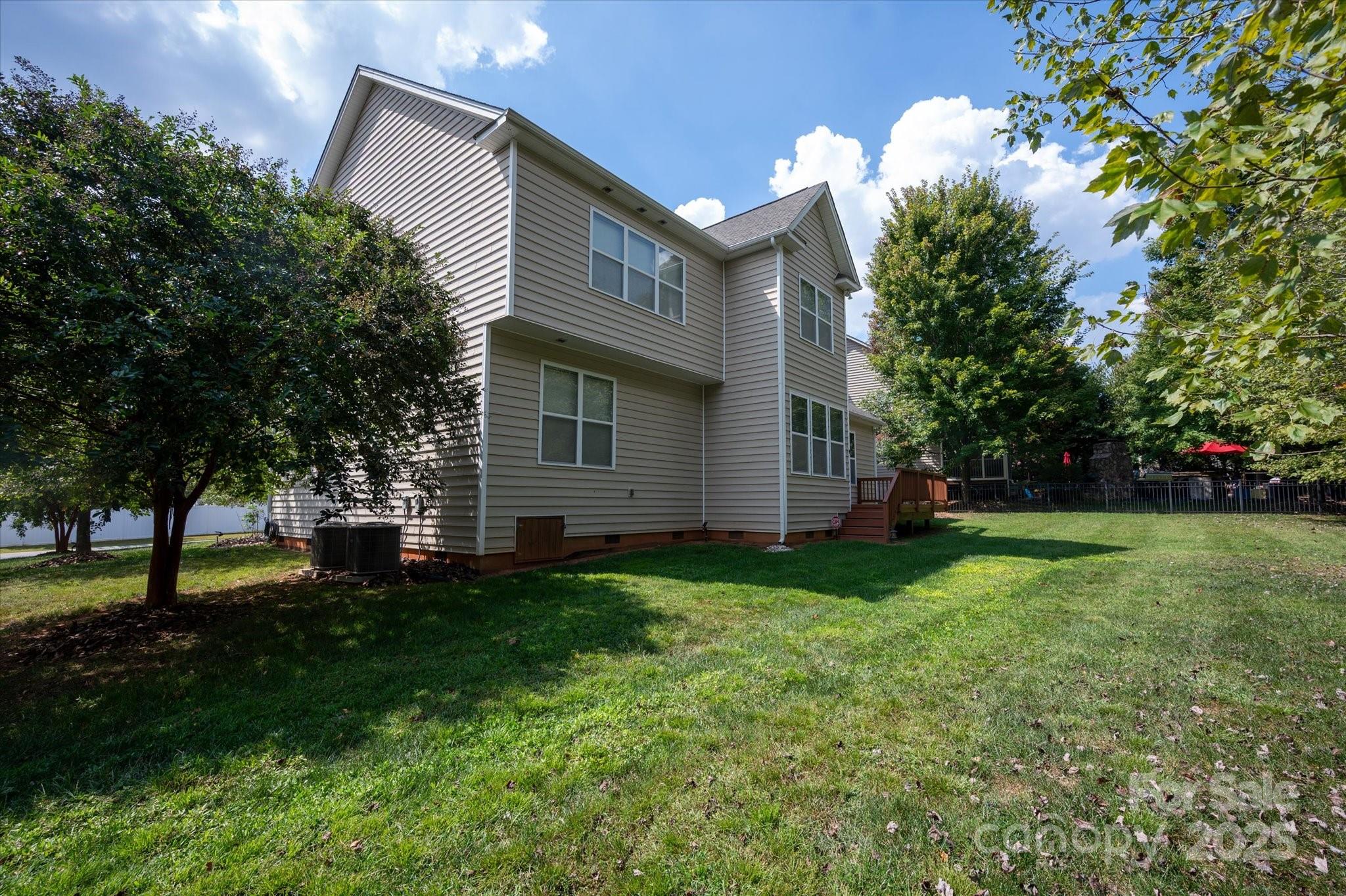 945 Vogel Way