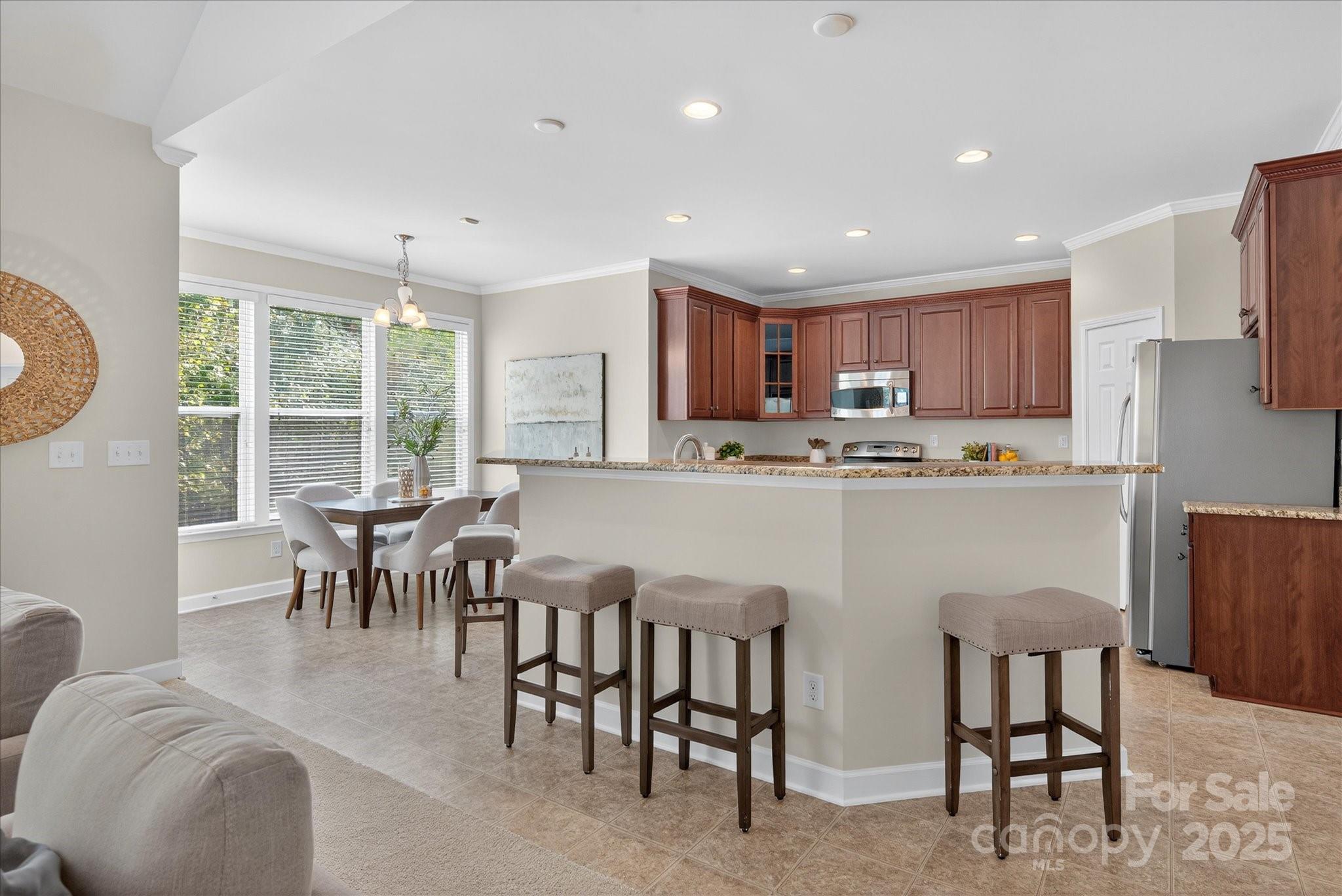 945 Vogel Way