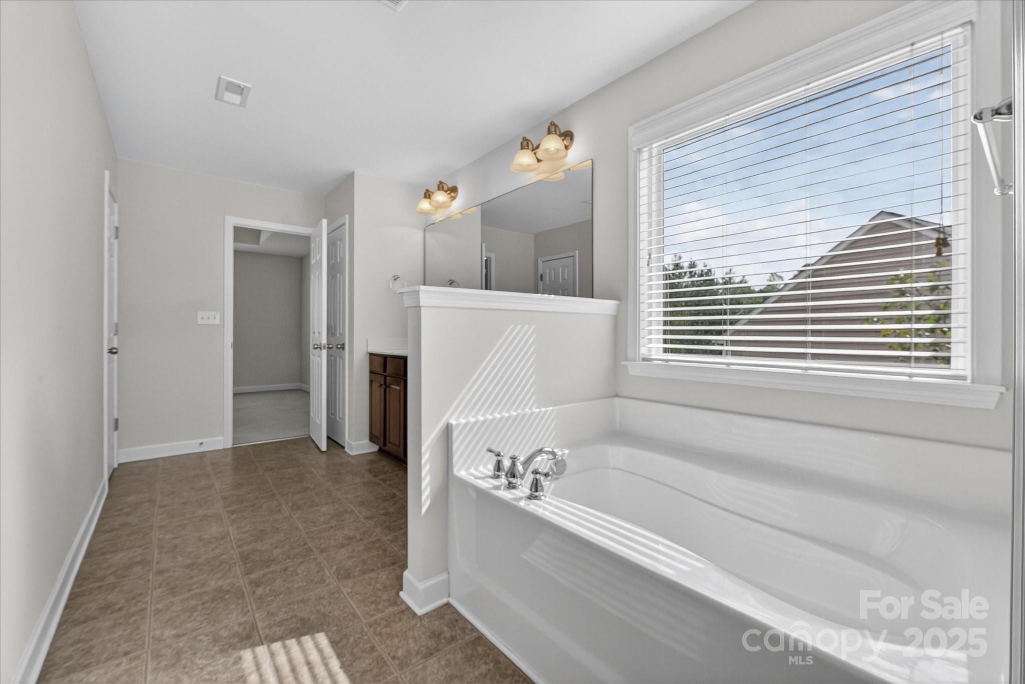 945 Vogel Way