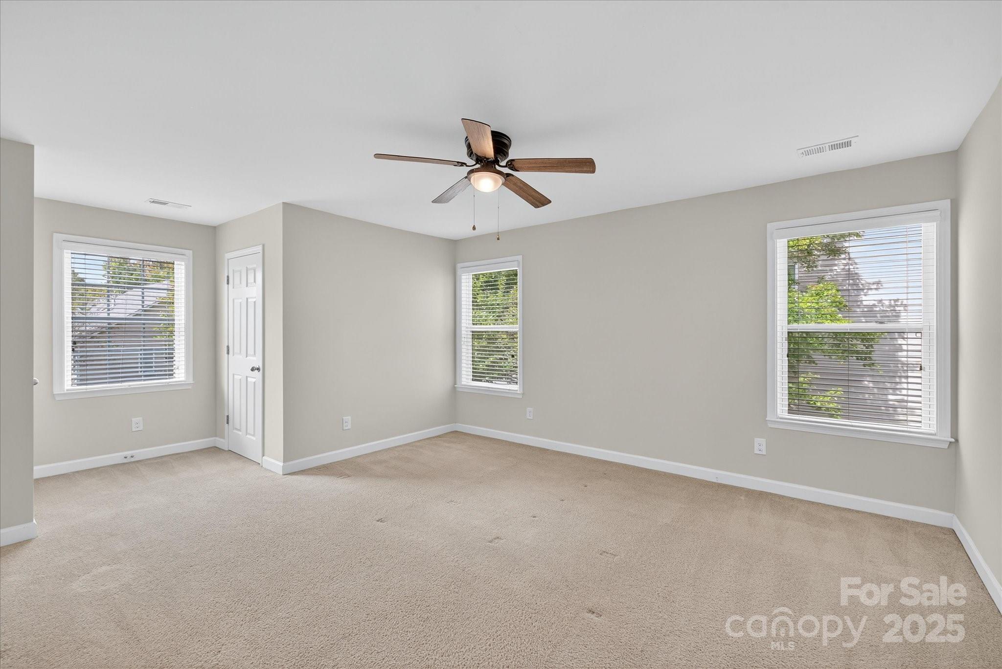 945 Vogel Way