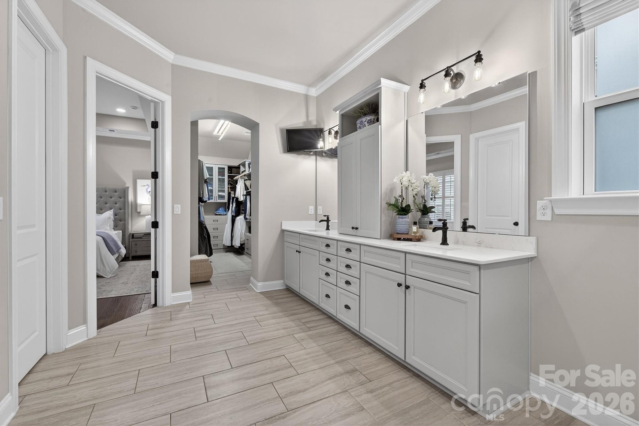 7712 Waverly Walk Avenue