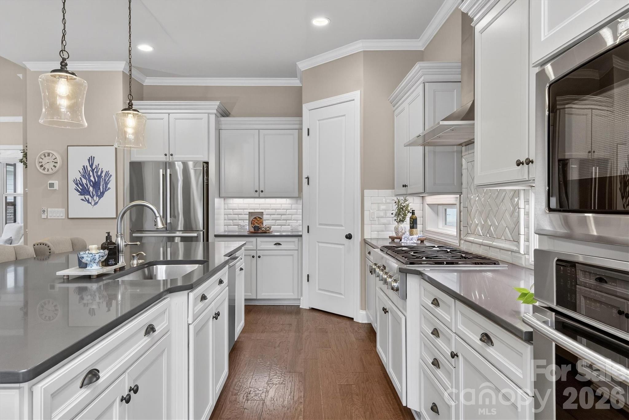 7712 Waverly Walk Avenue