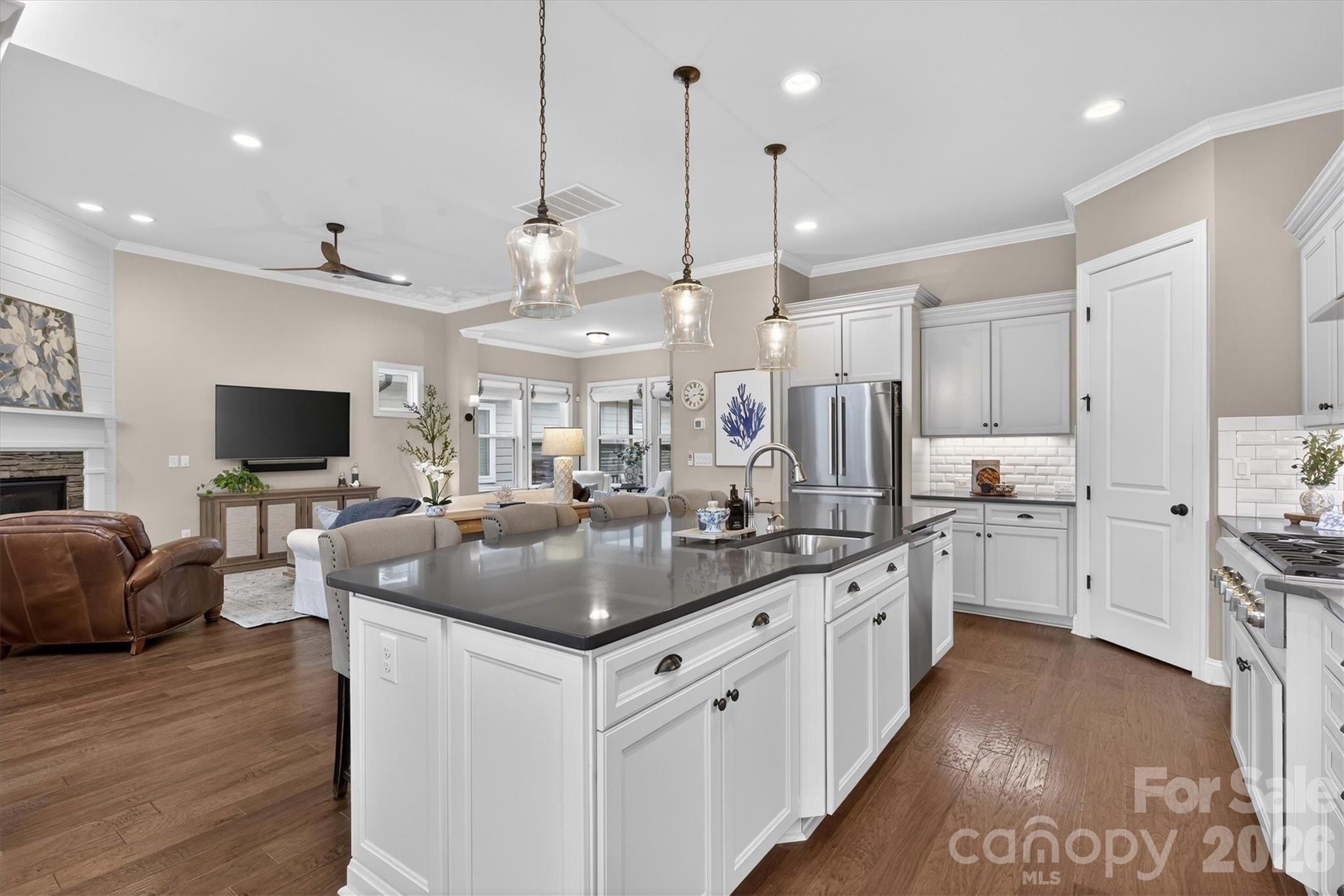 7712 Waverly Walk Avenue