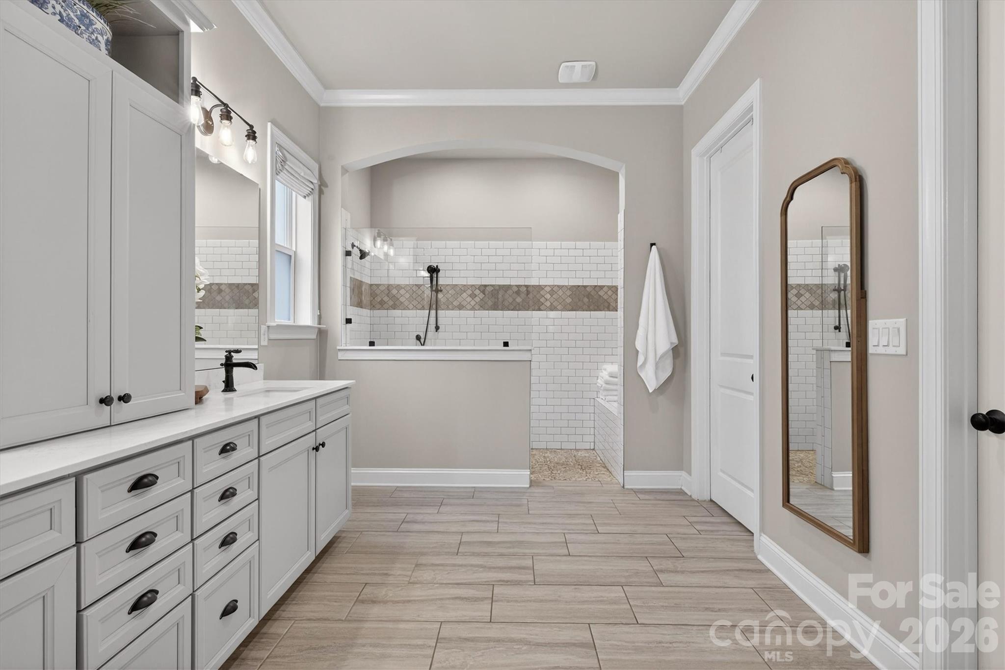 7712 Waverly Walk Avenue