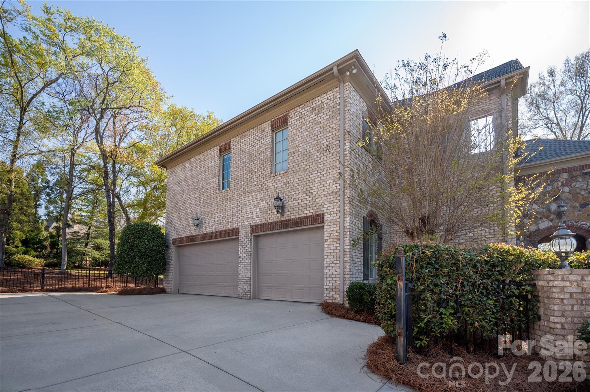 1629 Lookout Circle