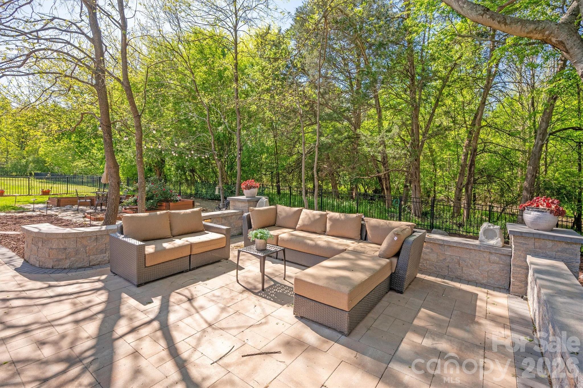 804 Wandering Way Drive