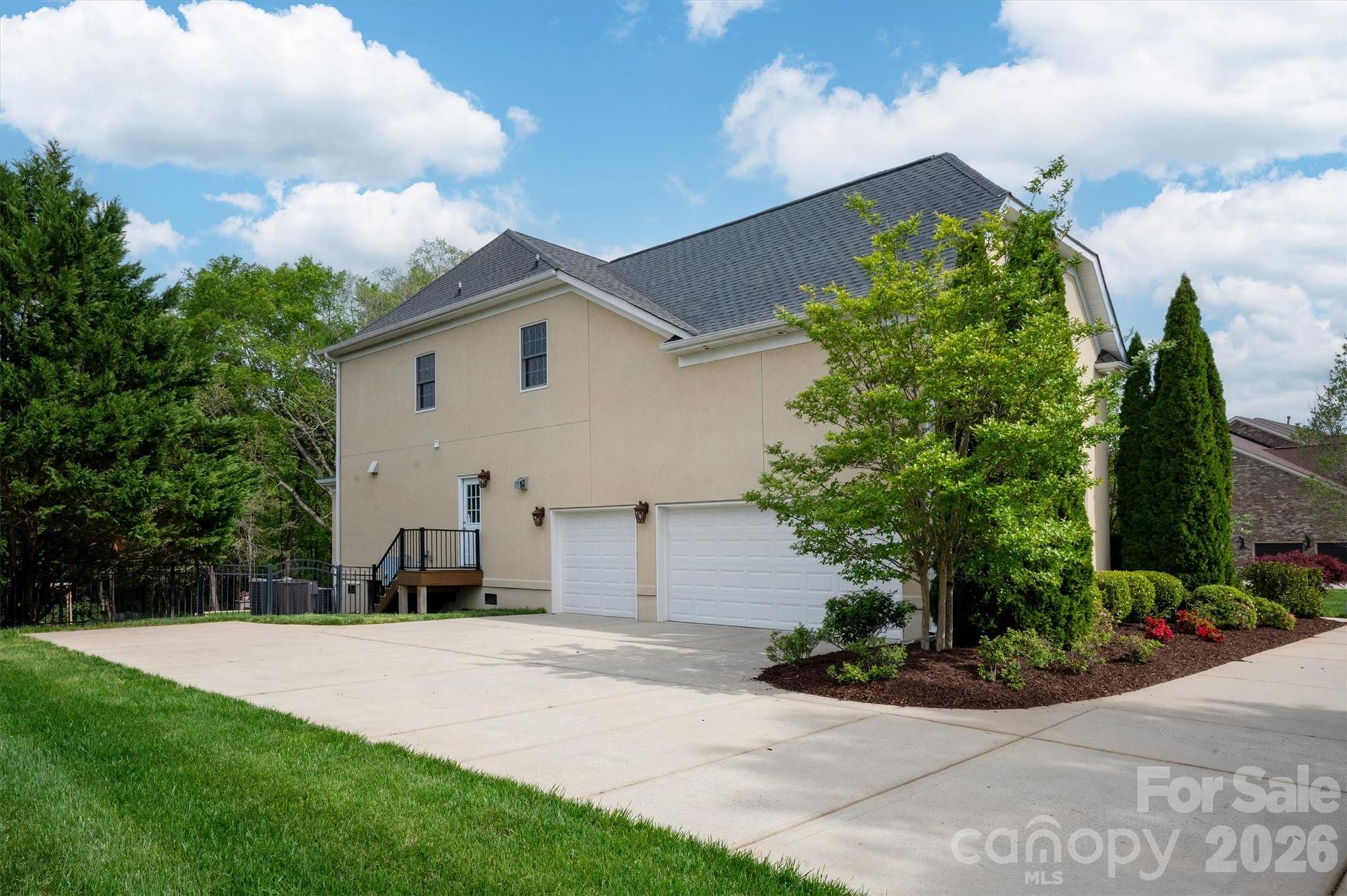 804 Wandering Way Drive