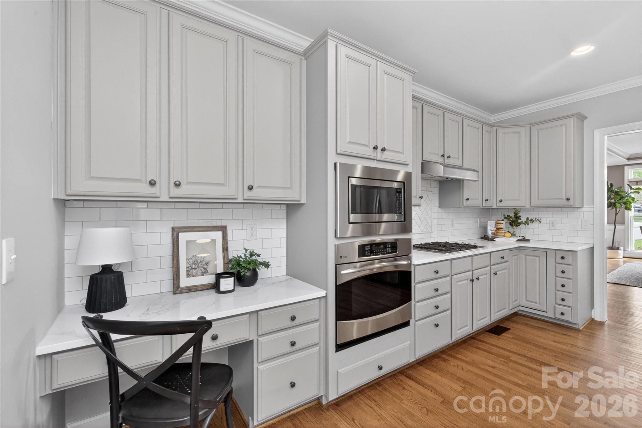 8700 Edgewater Court