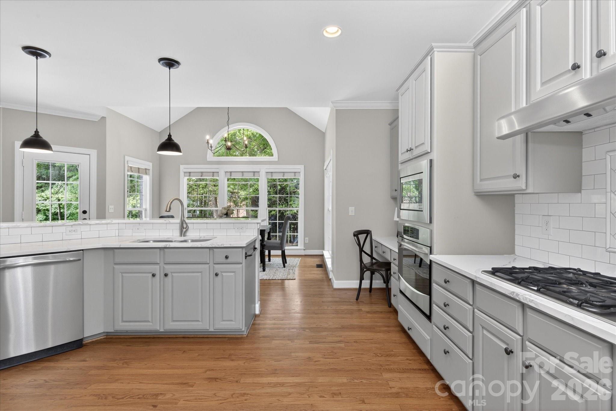 8700 Edgewater Court