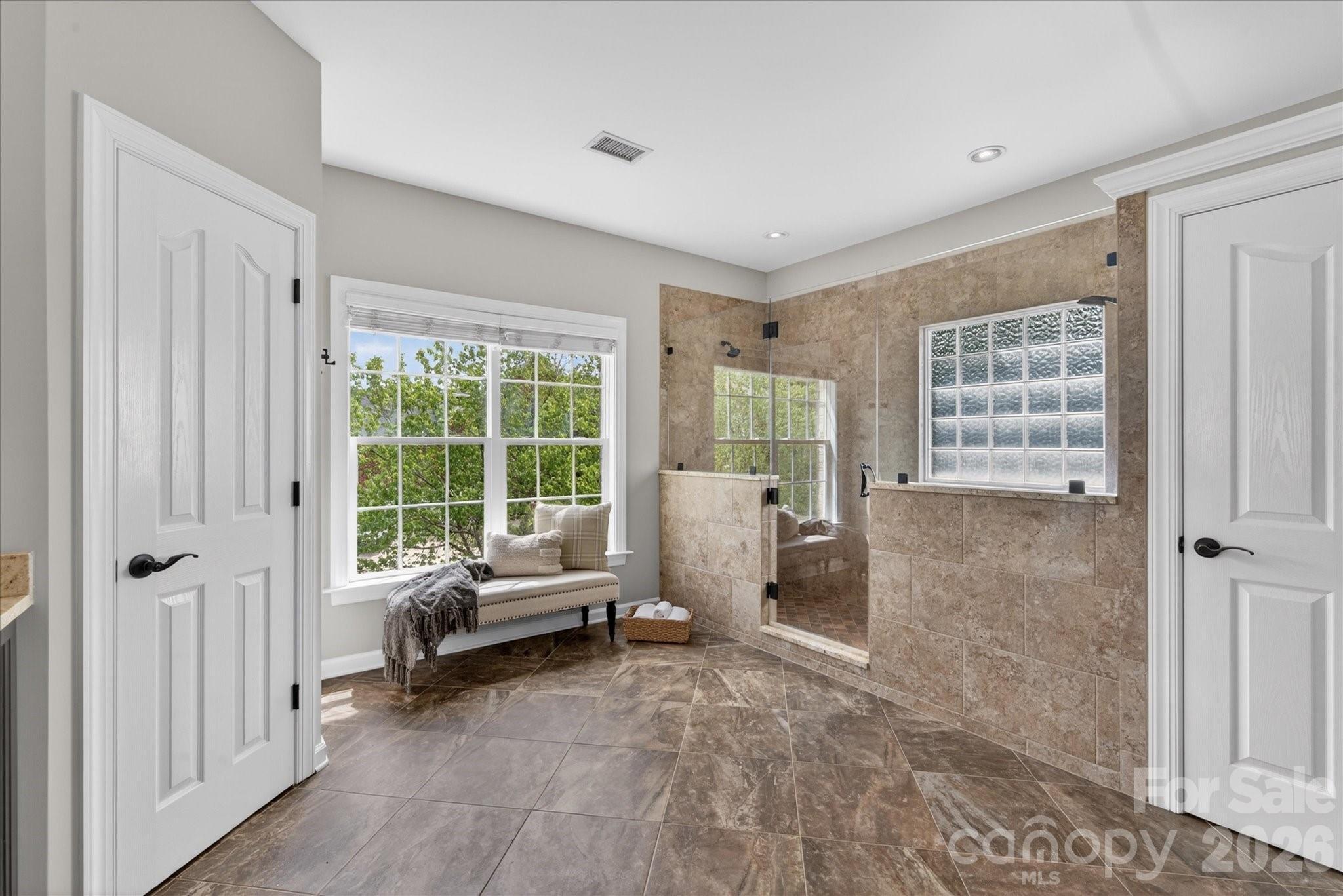 8700 Edgewater Court