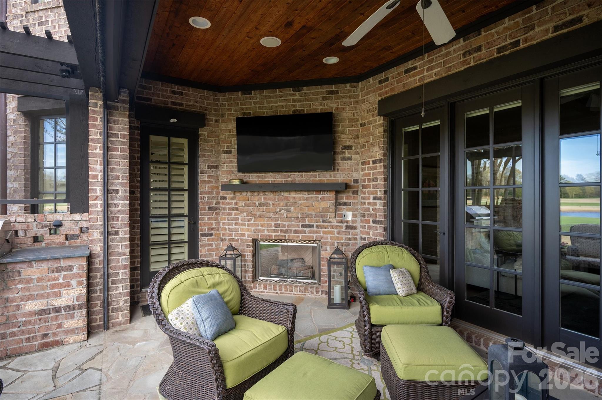 306 Royal Crescent Lane