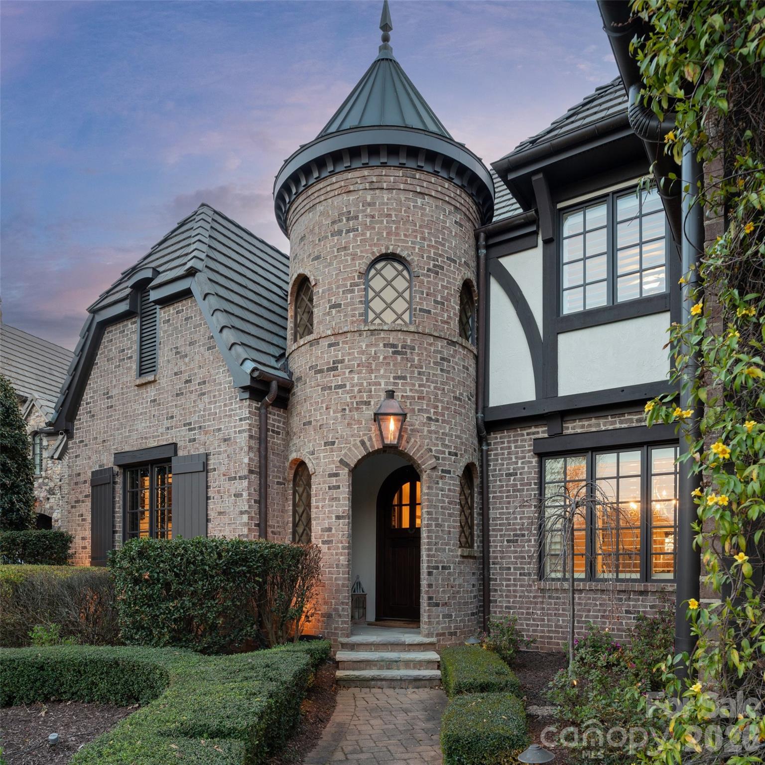 306 Royal Crescent Lane