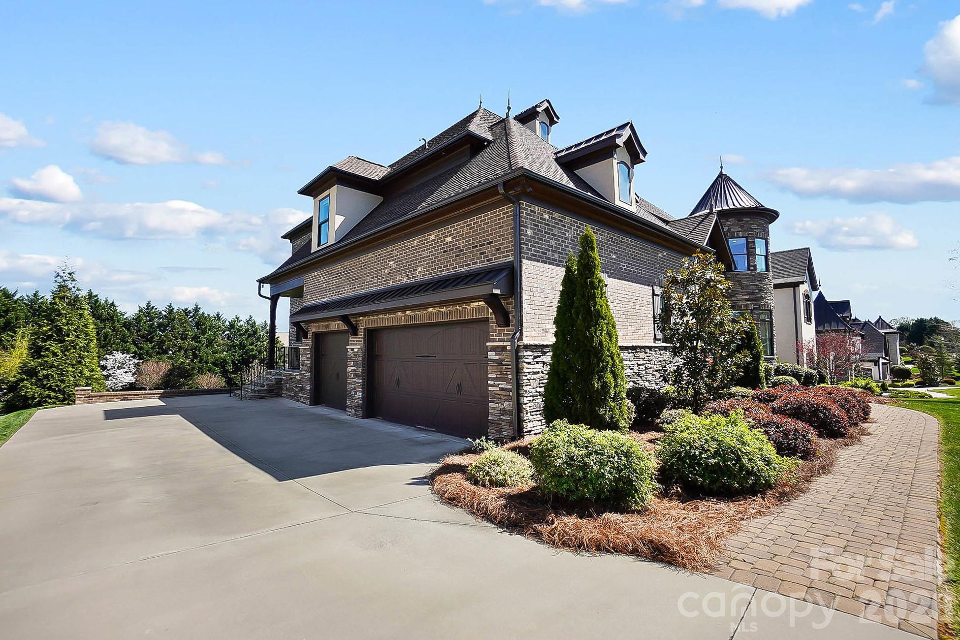 1311 Sunnys Halo Lane