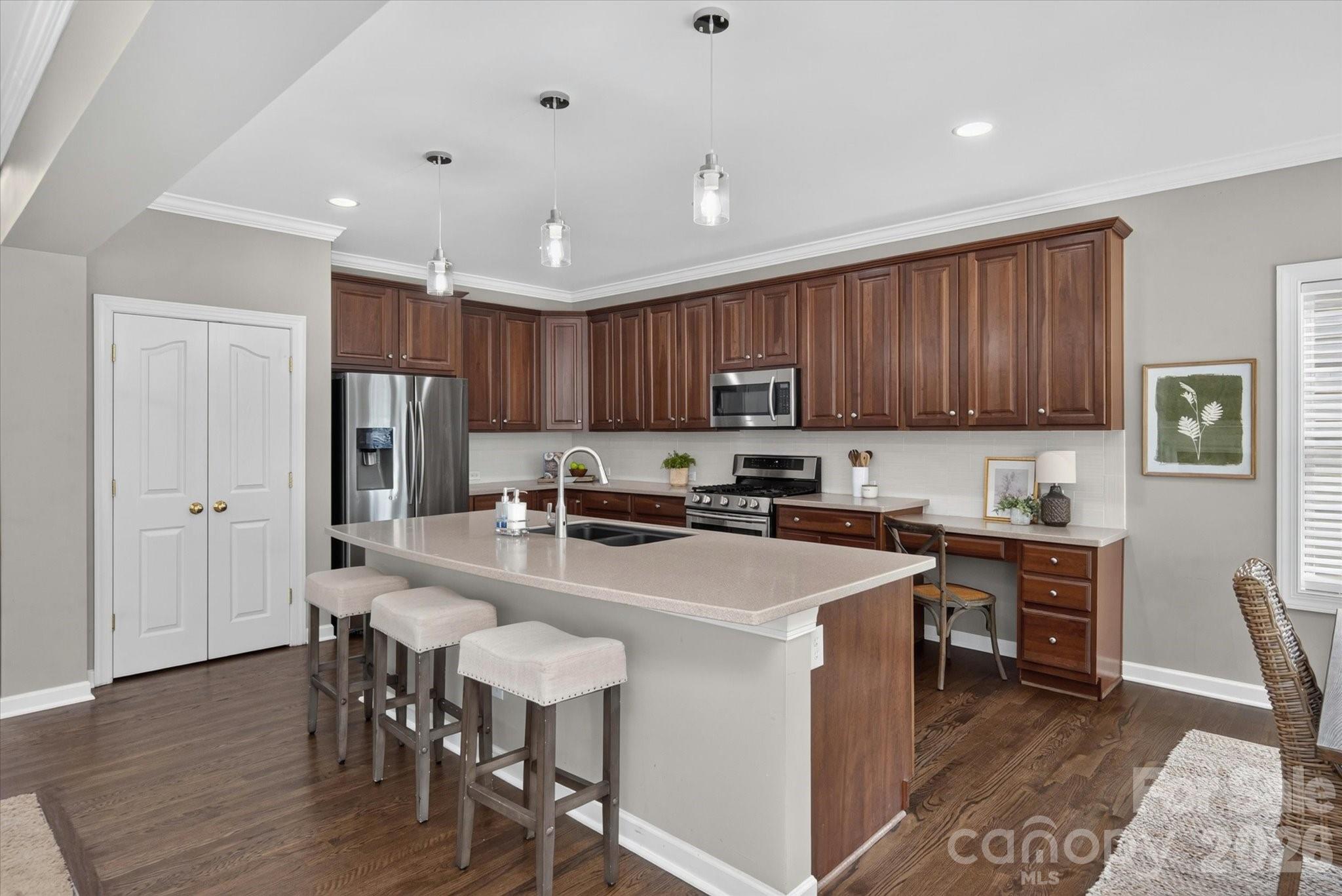 902 Lillieshall Road