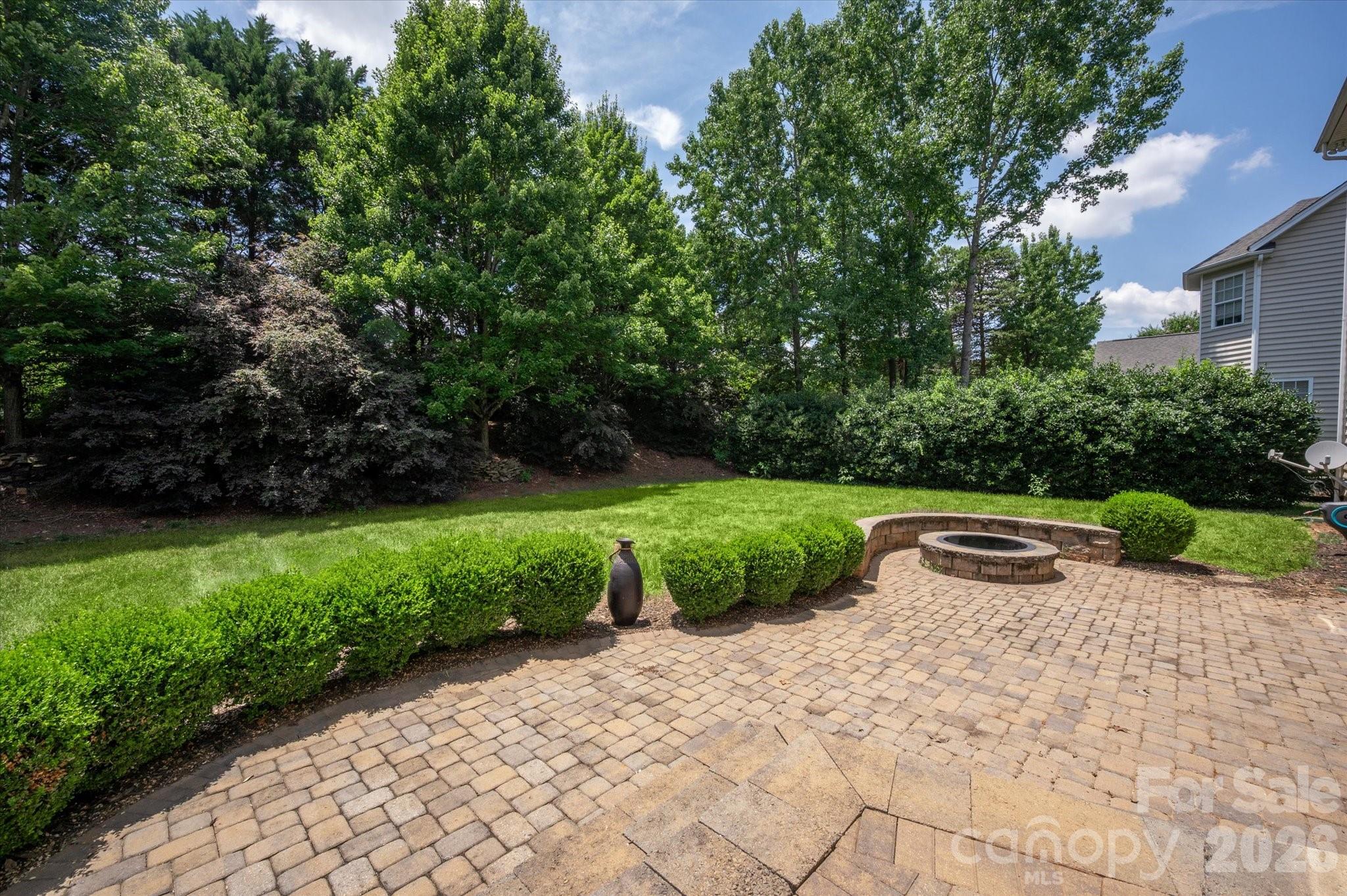 902 Lillieshall Road