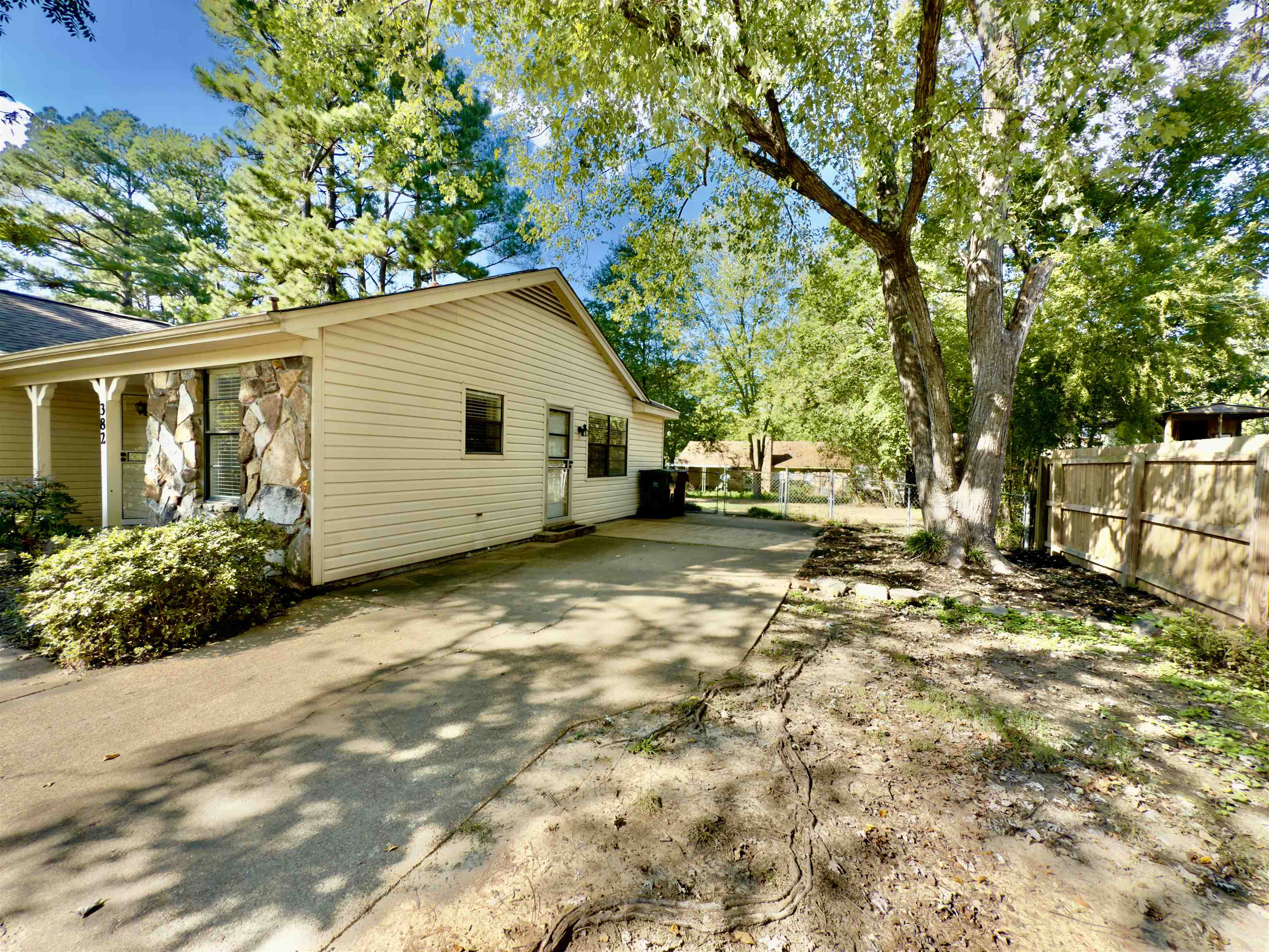 382 BOULDINCREST AVE