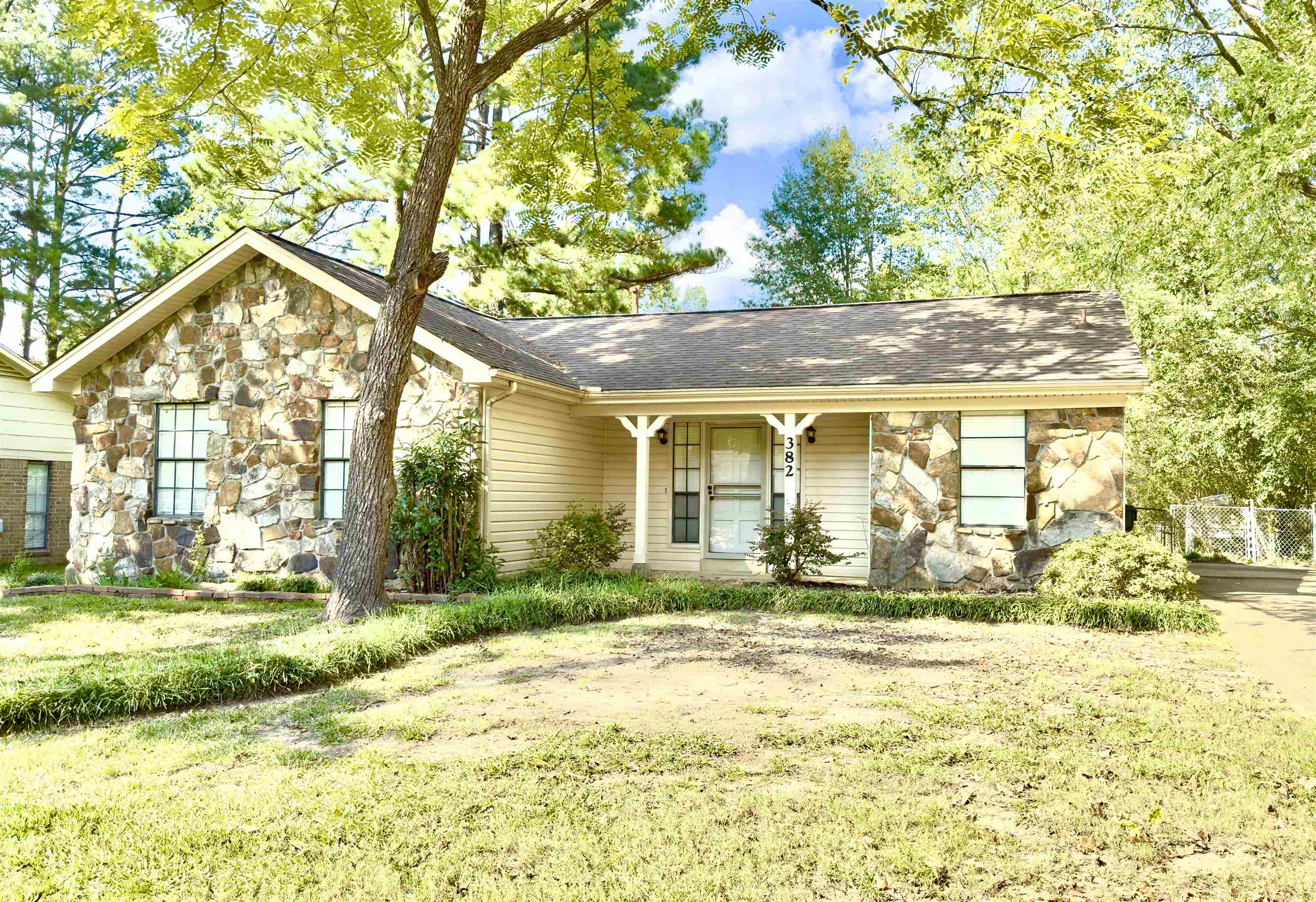 382 BOULDINCREST AVE