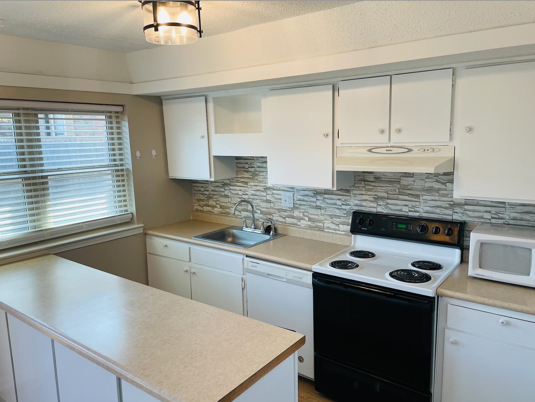 6605 POPLAR AVE Unit: 6605