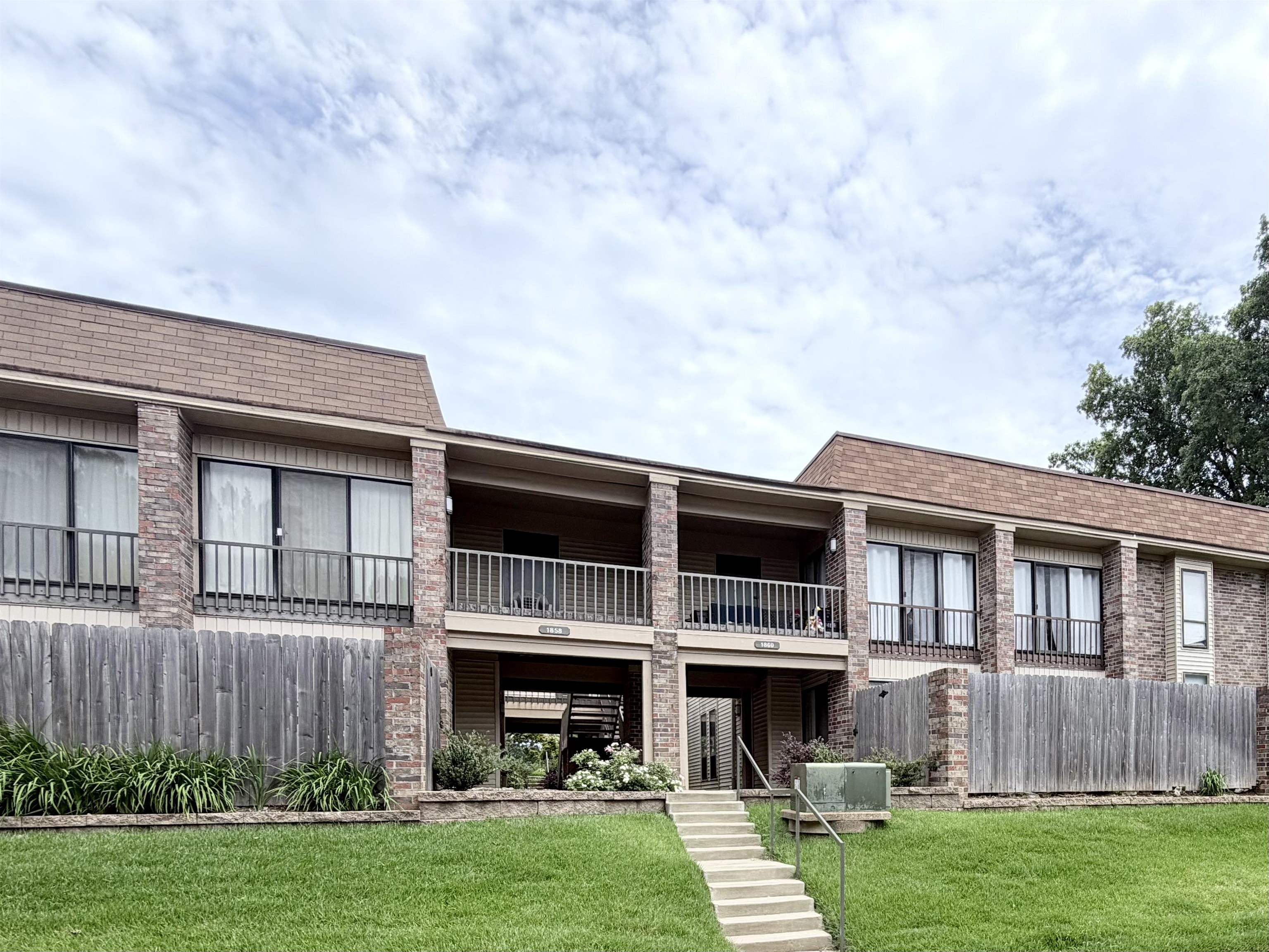 1860 W POPLAR WOODS CIR W Unit: 3