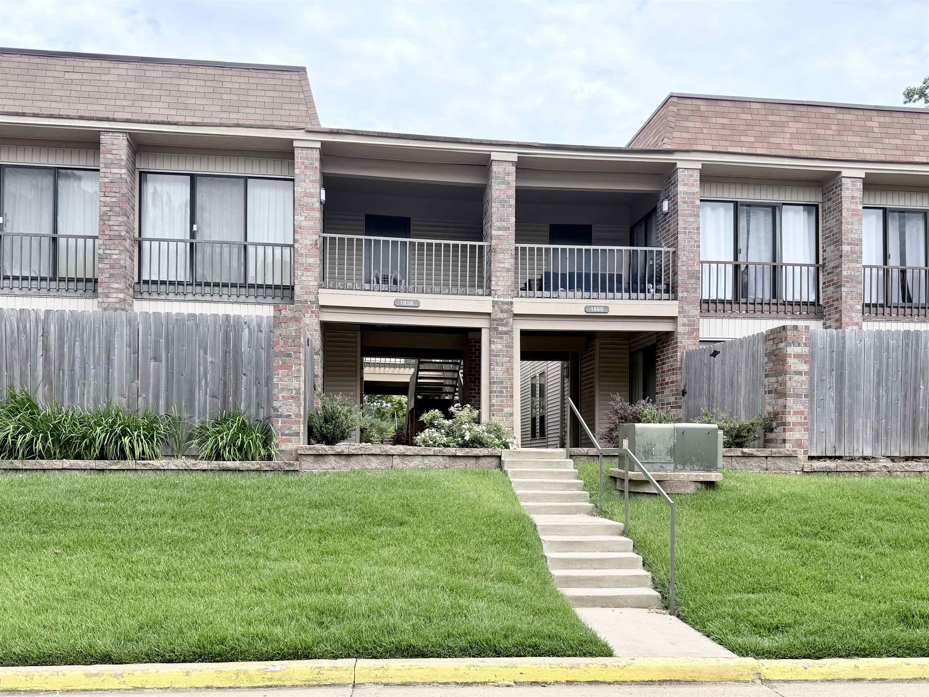 1860 W POPLAR WOODS CIR W Unit: 3