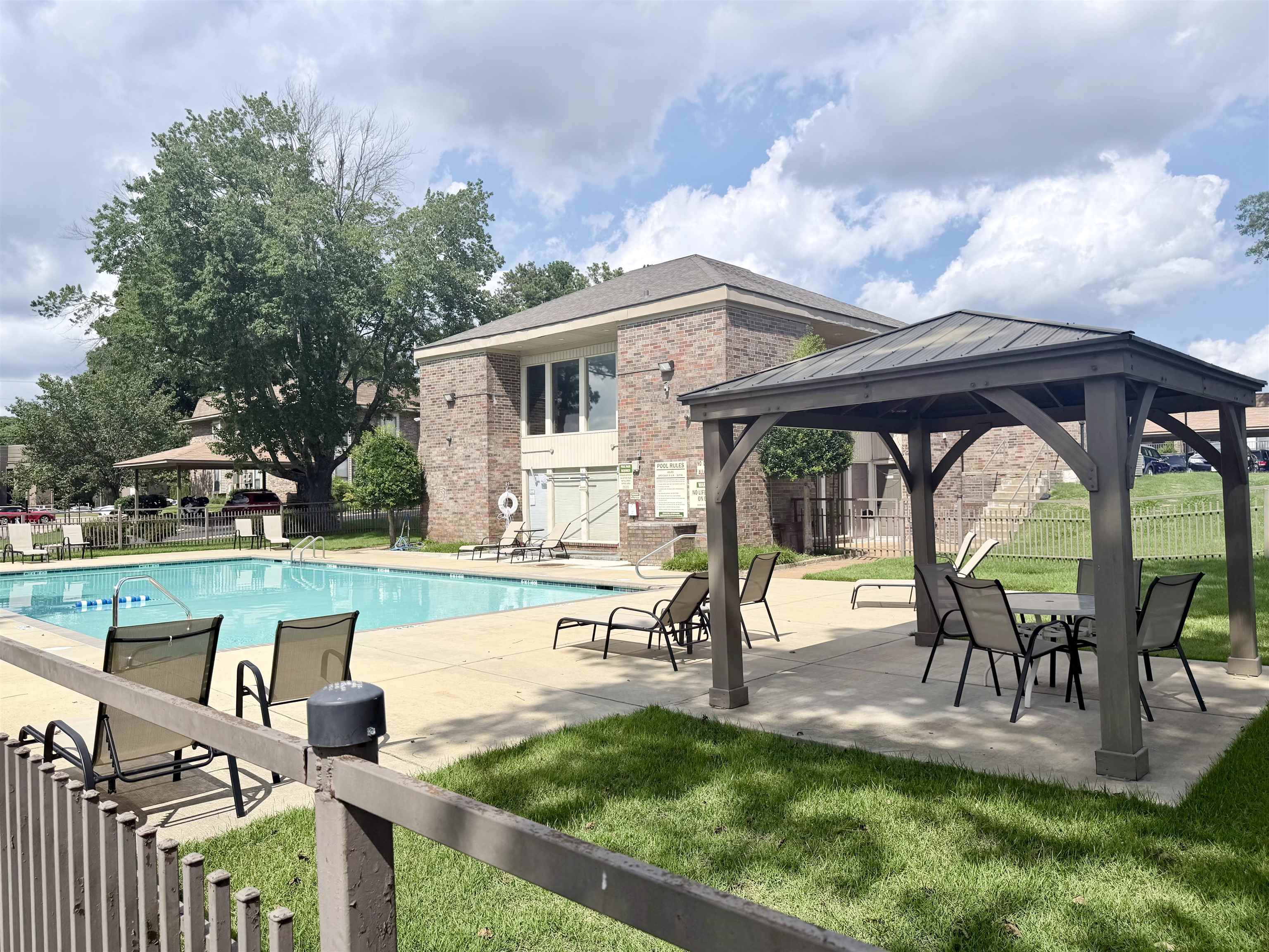 1860 W POPLAR WOODS CIR W Unit: 3
