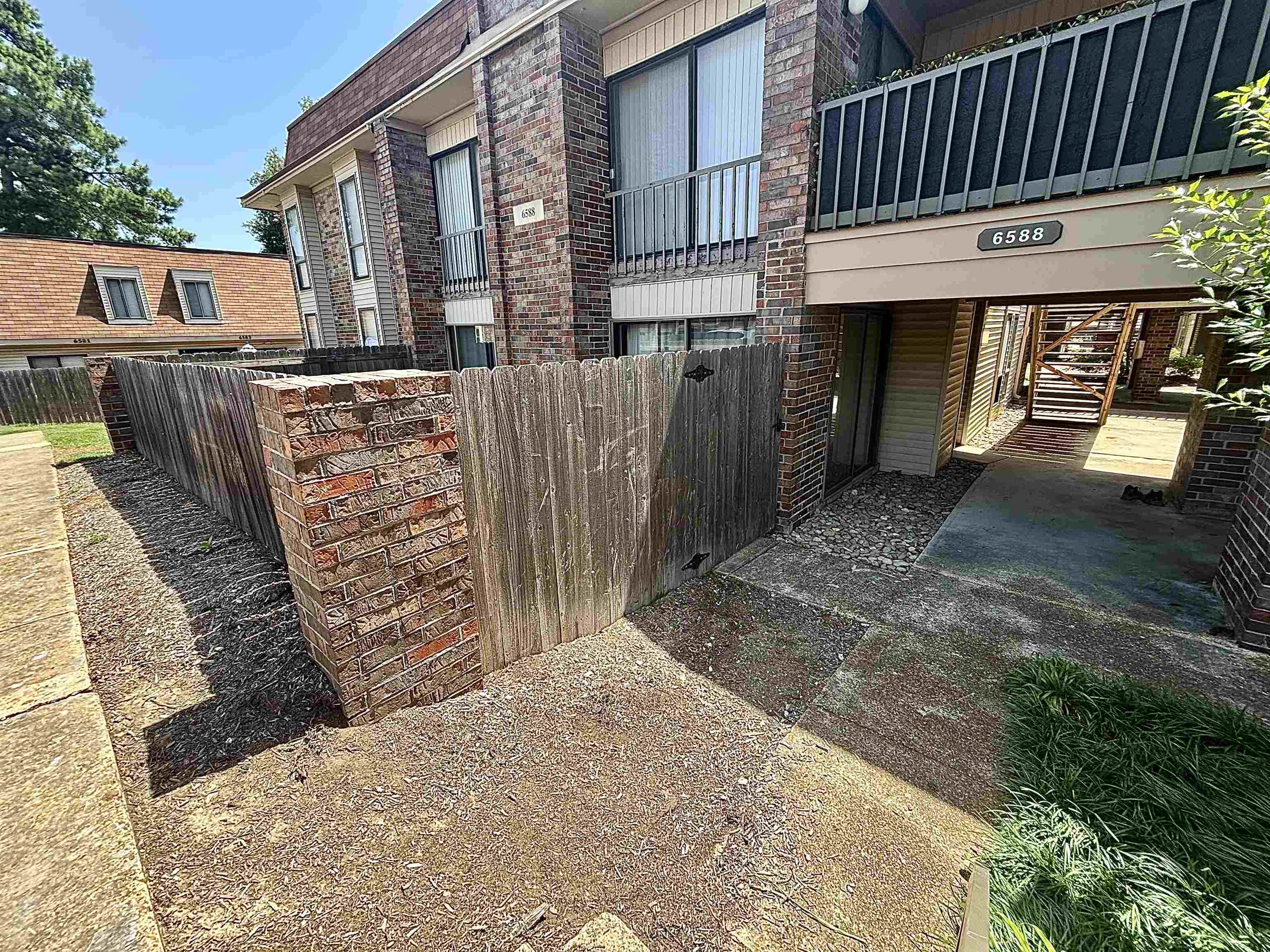 6588 S POPLAR WOODS CIR Unit: 1