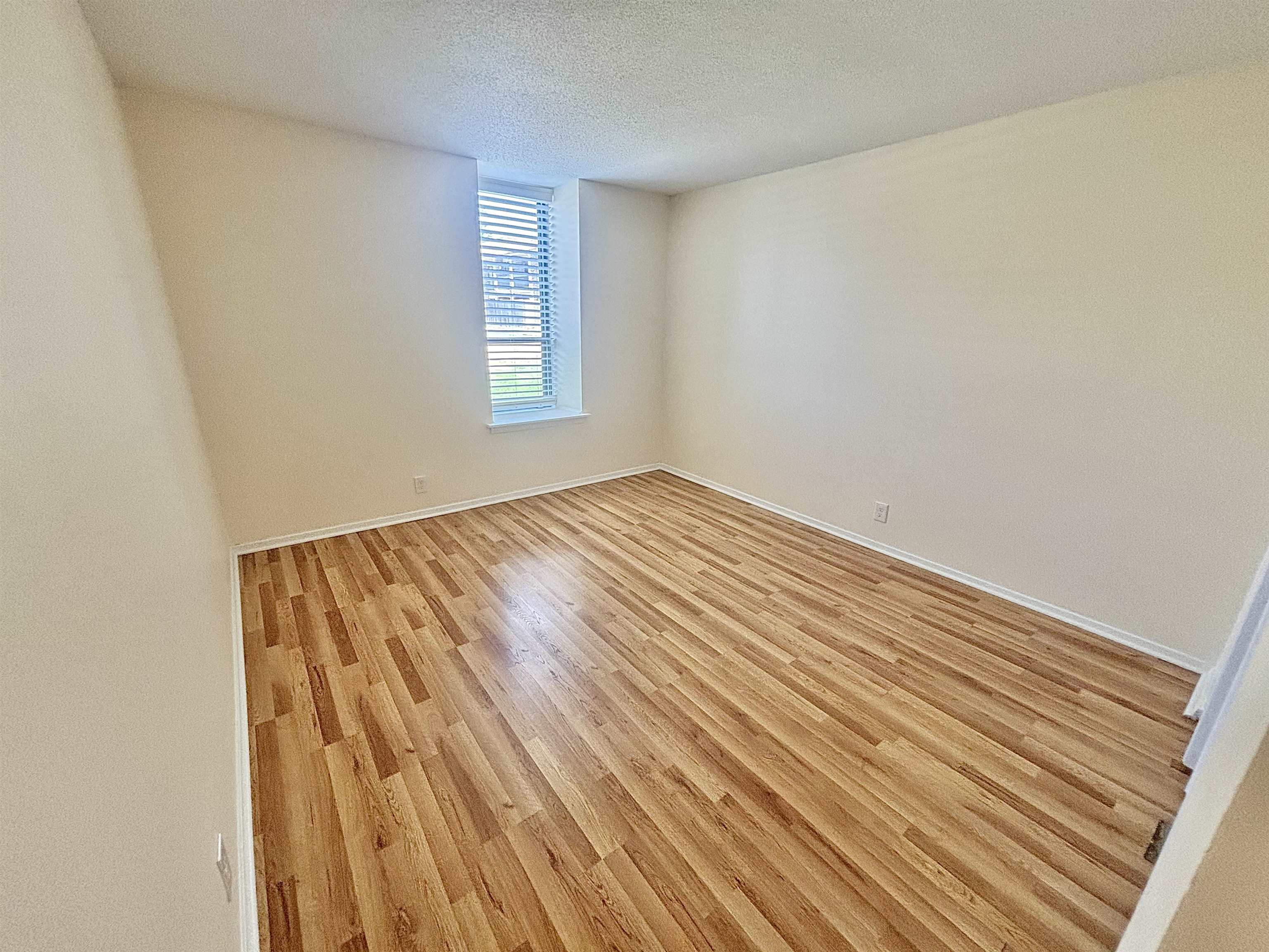 6588 S POPLAR WOODS CIR Unit: 1