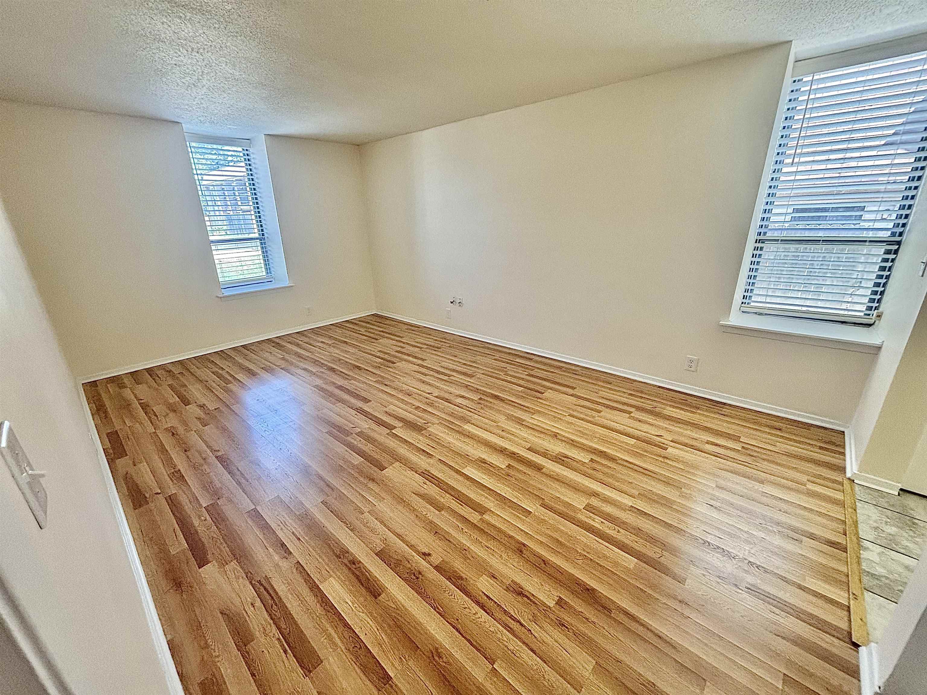 6588 S POPLAR WOODS CIR Unit: 1