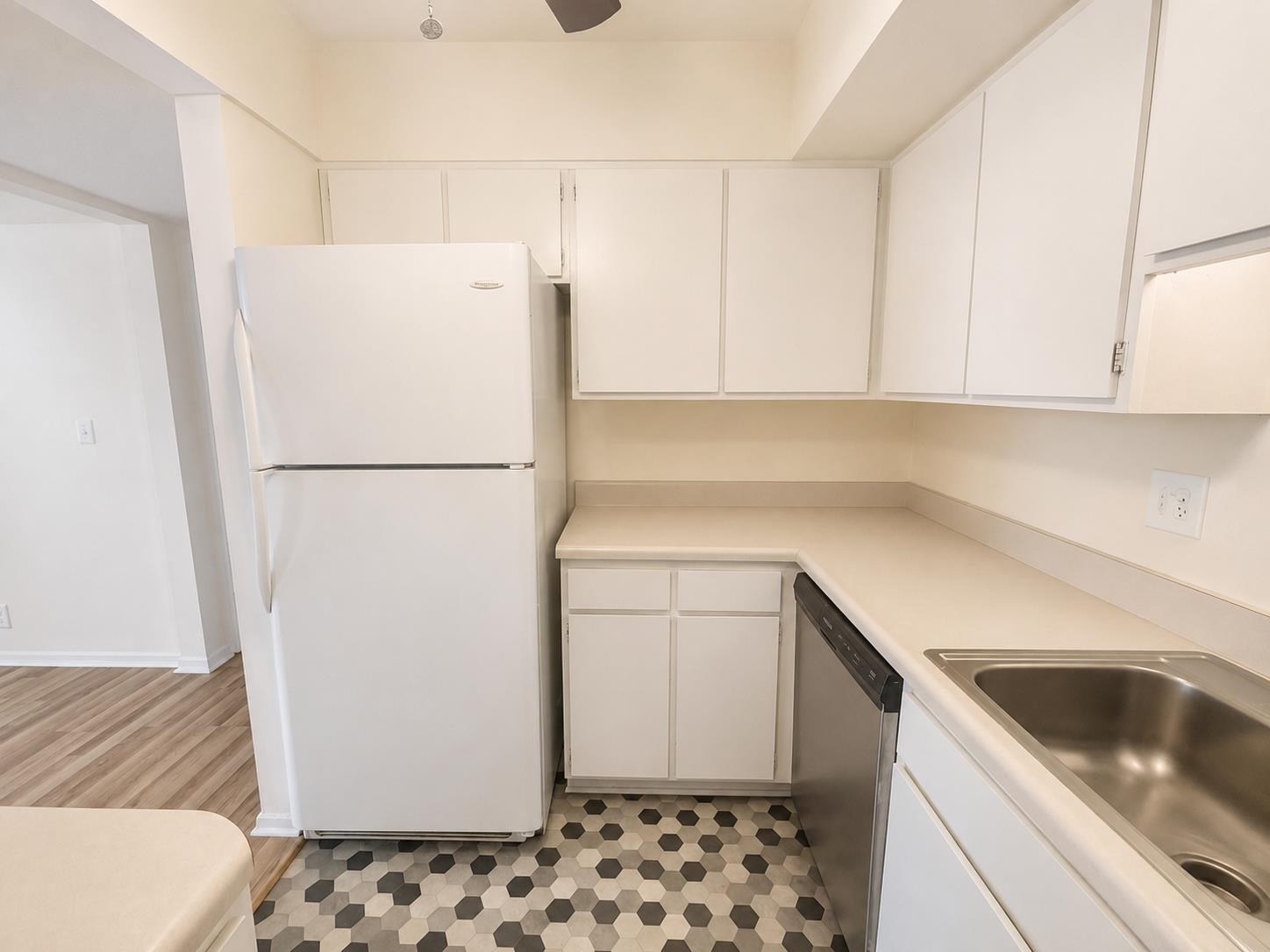 6588 S POPLAR WOODS CIR Unit: 1