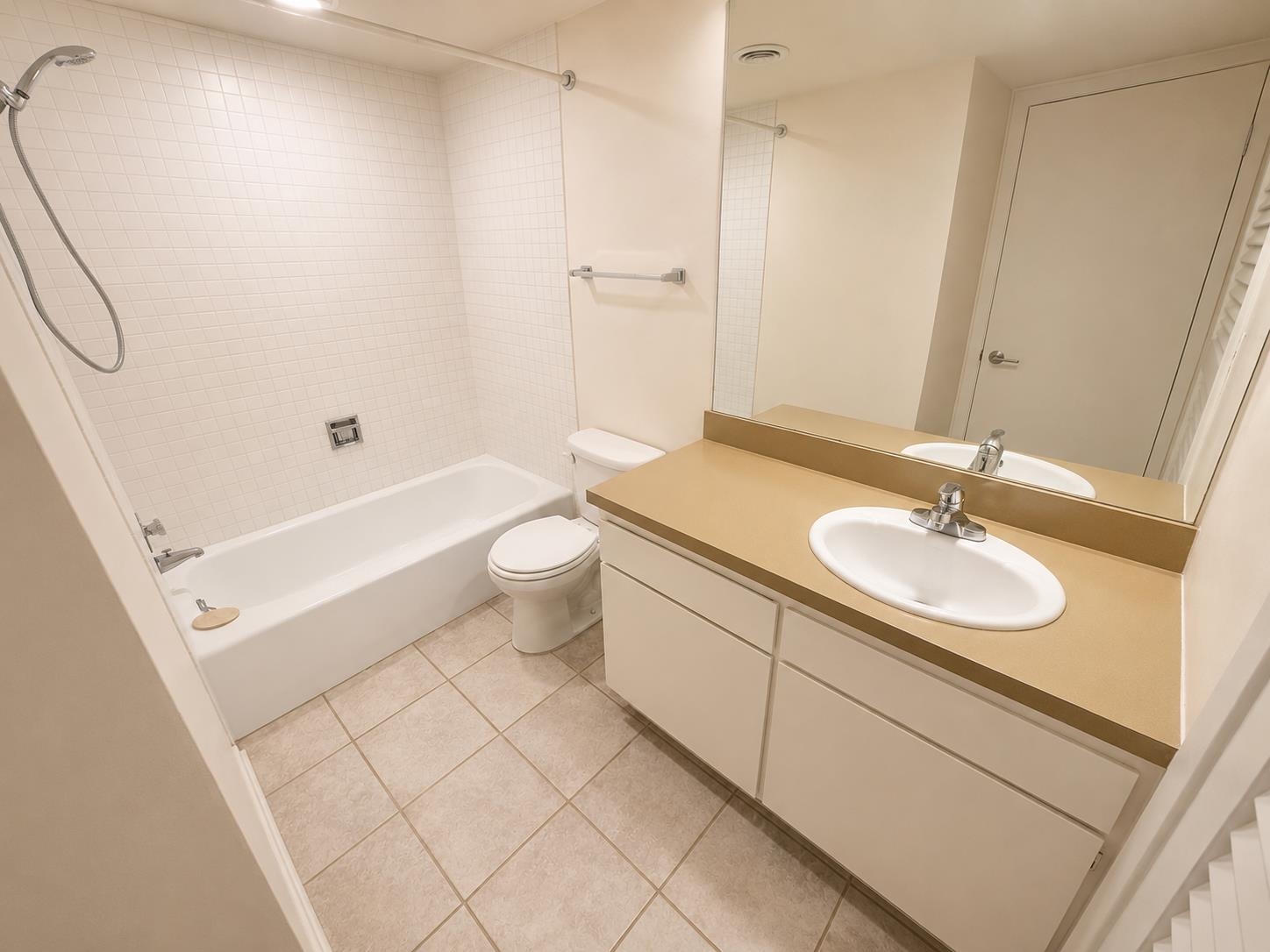 6588 S POPLAR WOODS CIR Unit: 1