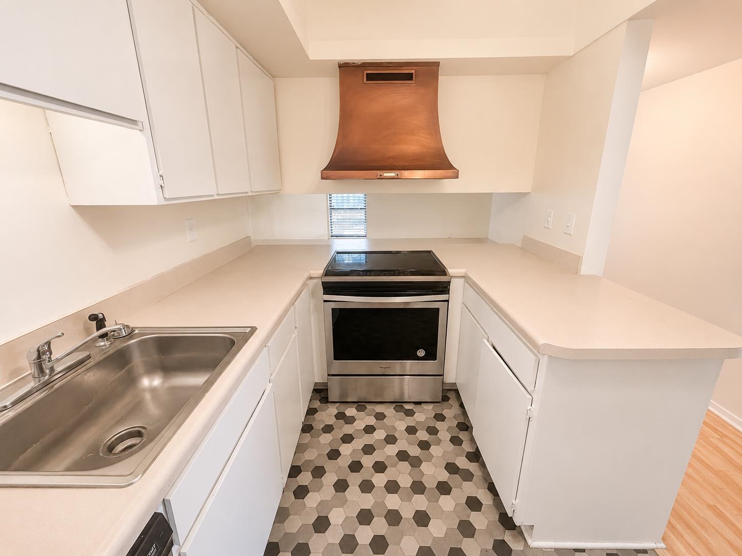 6588 S POPLAR WOODS CIR Unit: 1