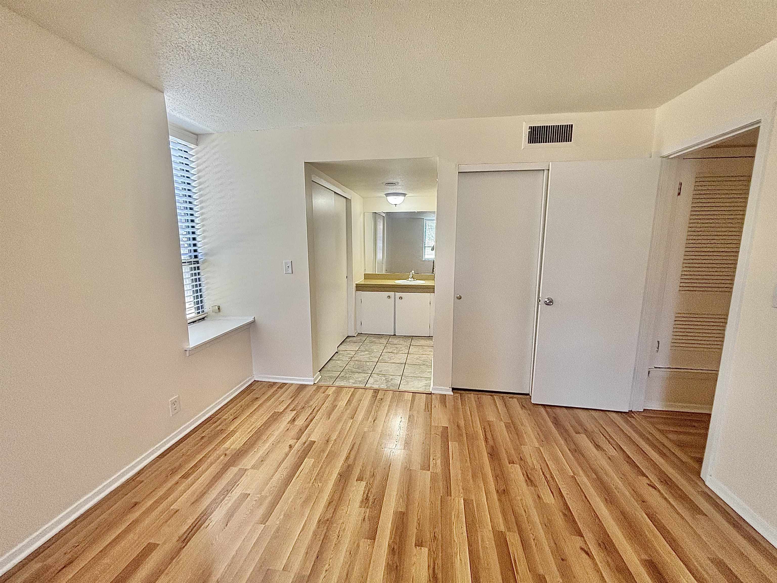 6588 S POPLAR WOODS CIR Unit: 1