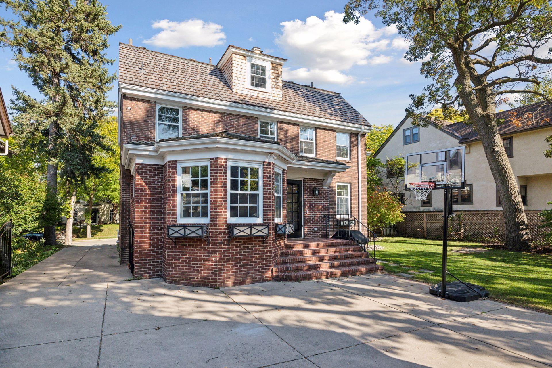 2322 Oliver Avenue S