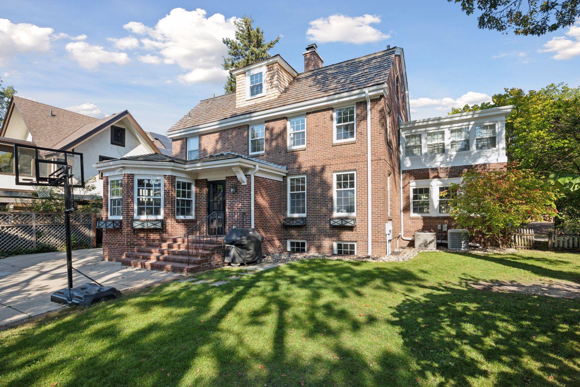 2322 Oliver Avenue S