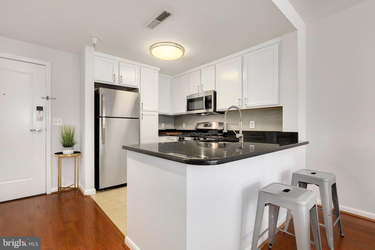 355 I Street SW Unit: S318