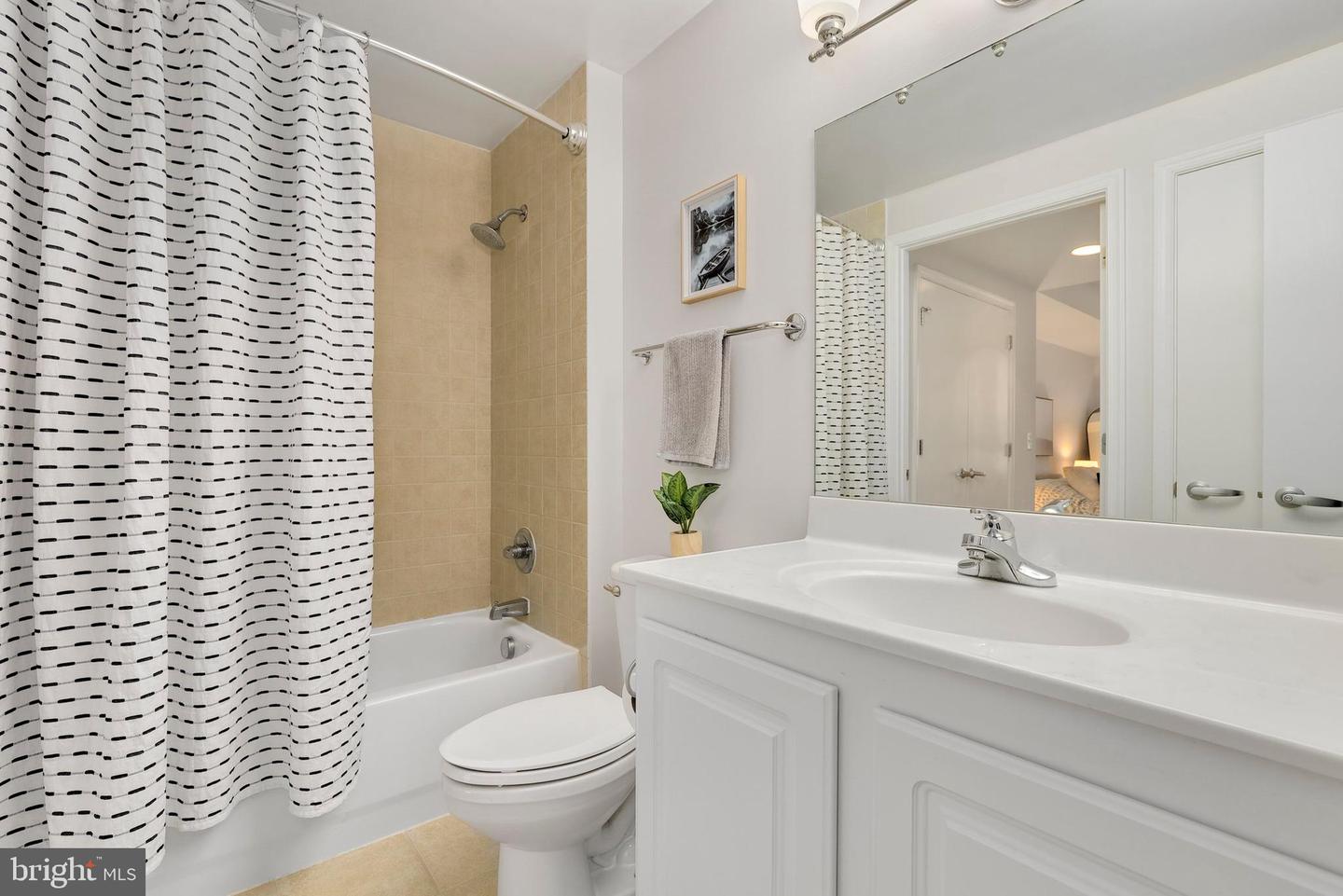 355 I Street SW Unit: S318