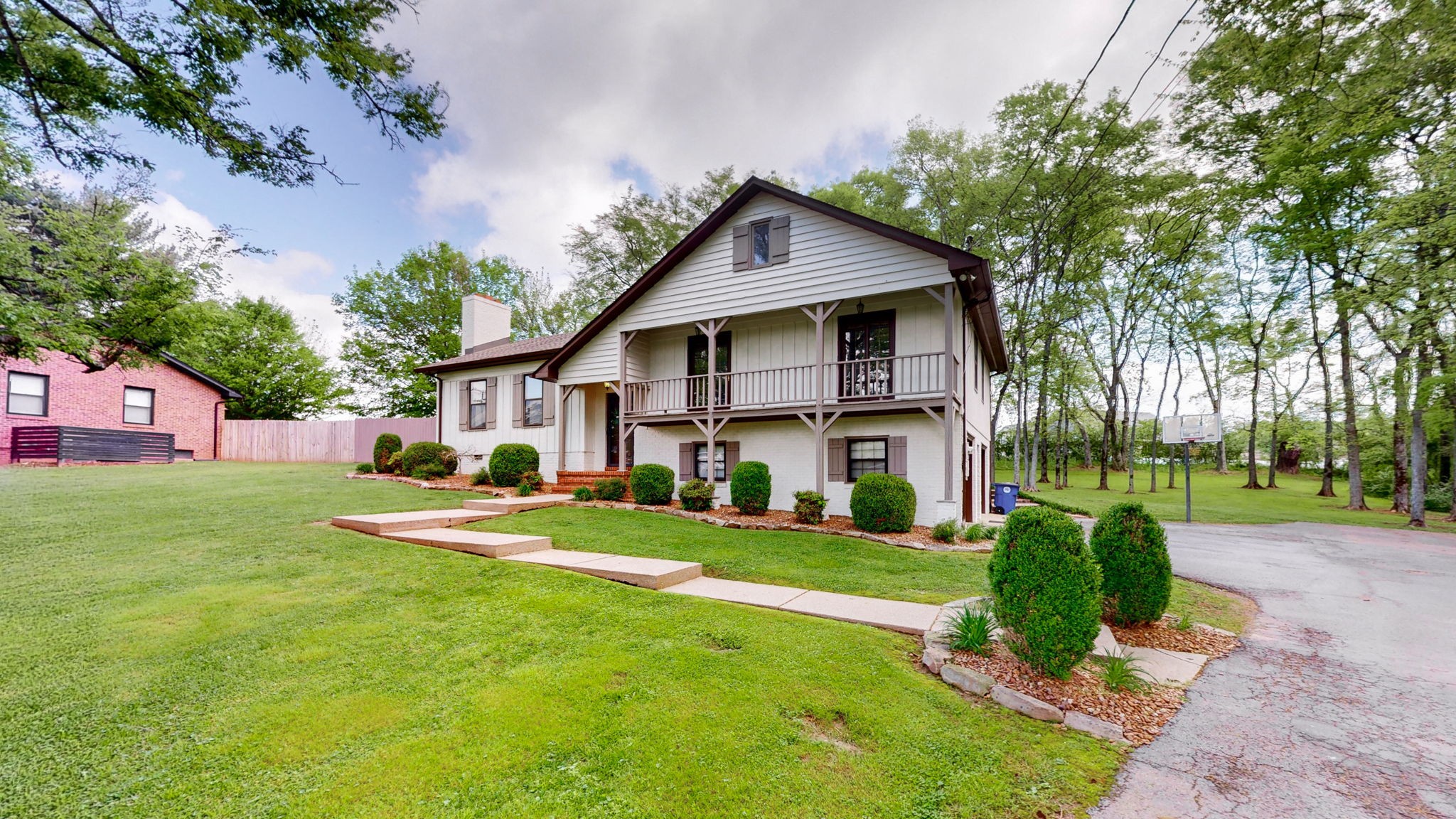 211 Stardust Dr