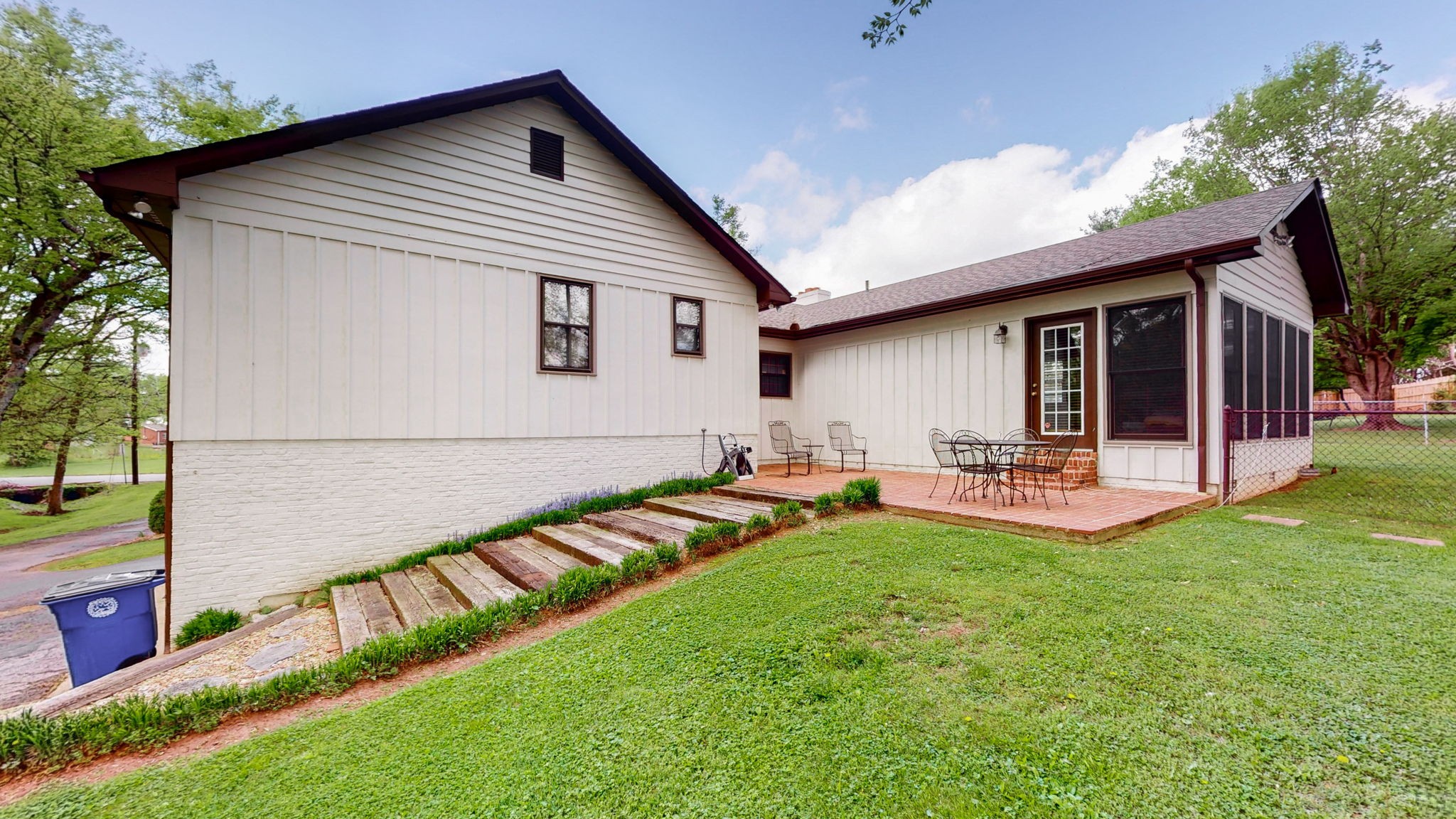 211 Stardust Dr